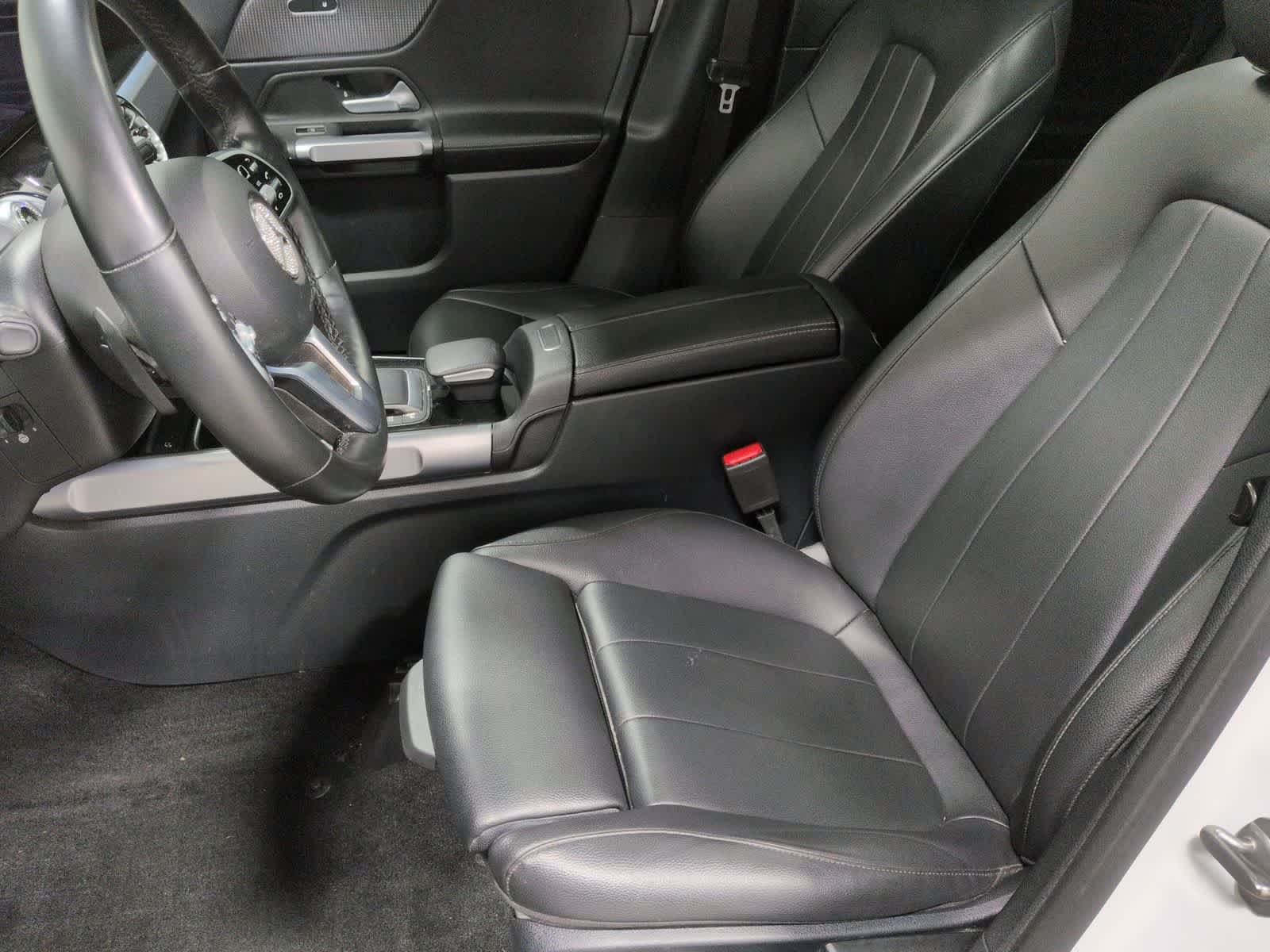 Thumbnail: 2022 Mercedes-Benz GLB - 17