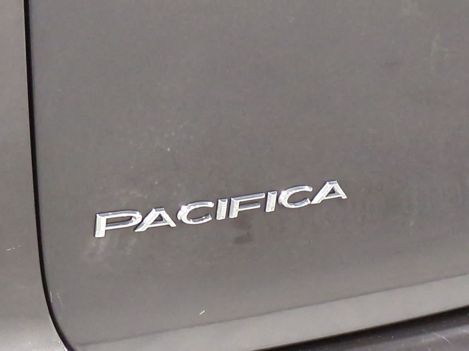 Thumbnail: 2017 Chrysler Pacifica - 12