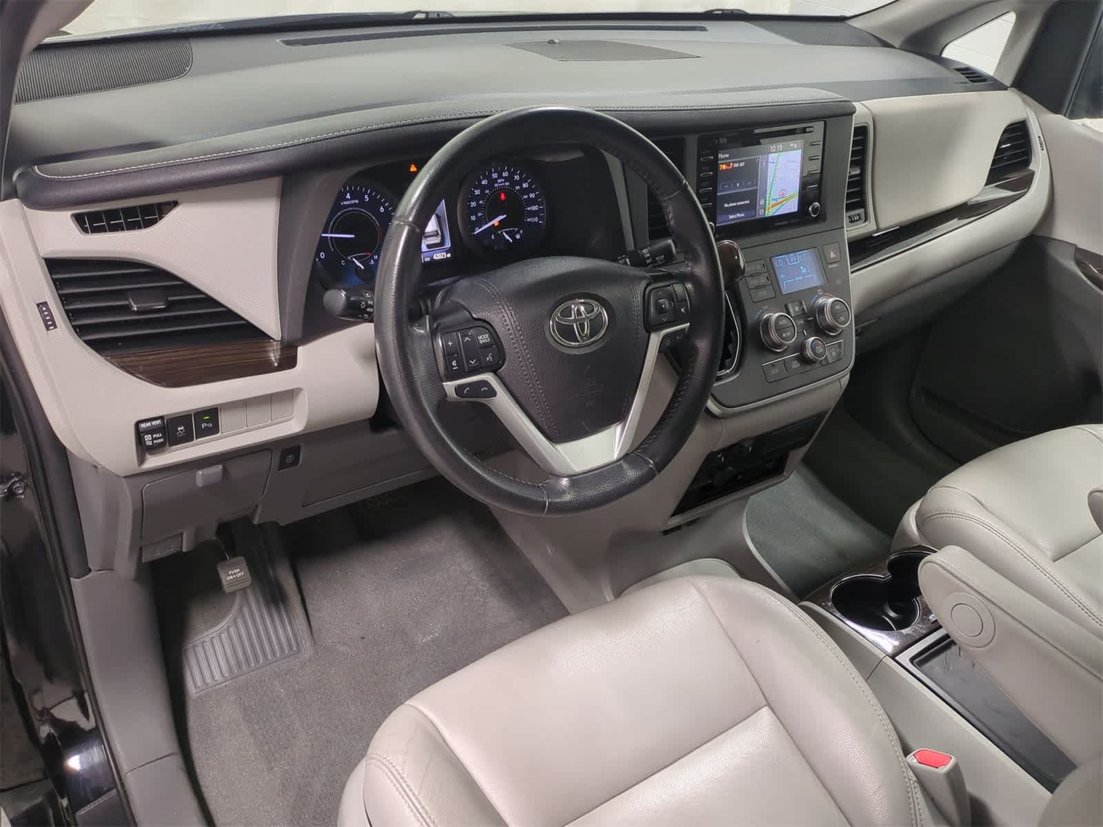 Thumbnail: 2020 Toyota Sienna - 10