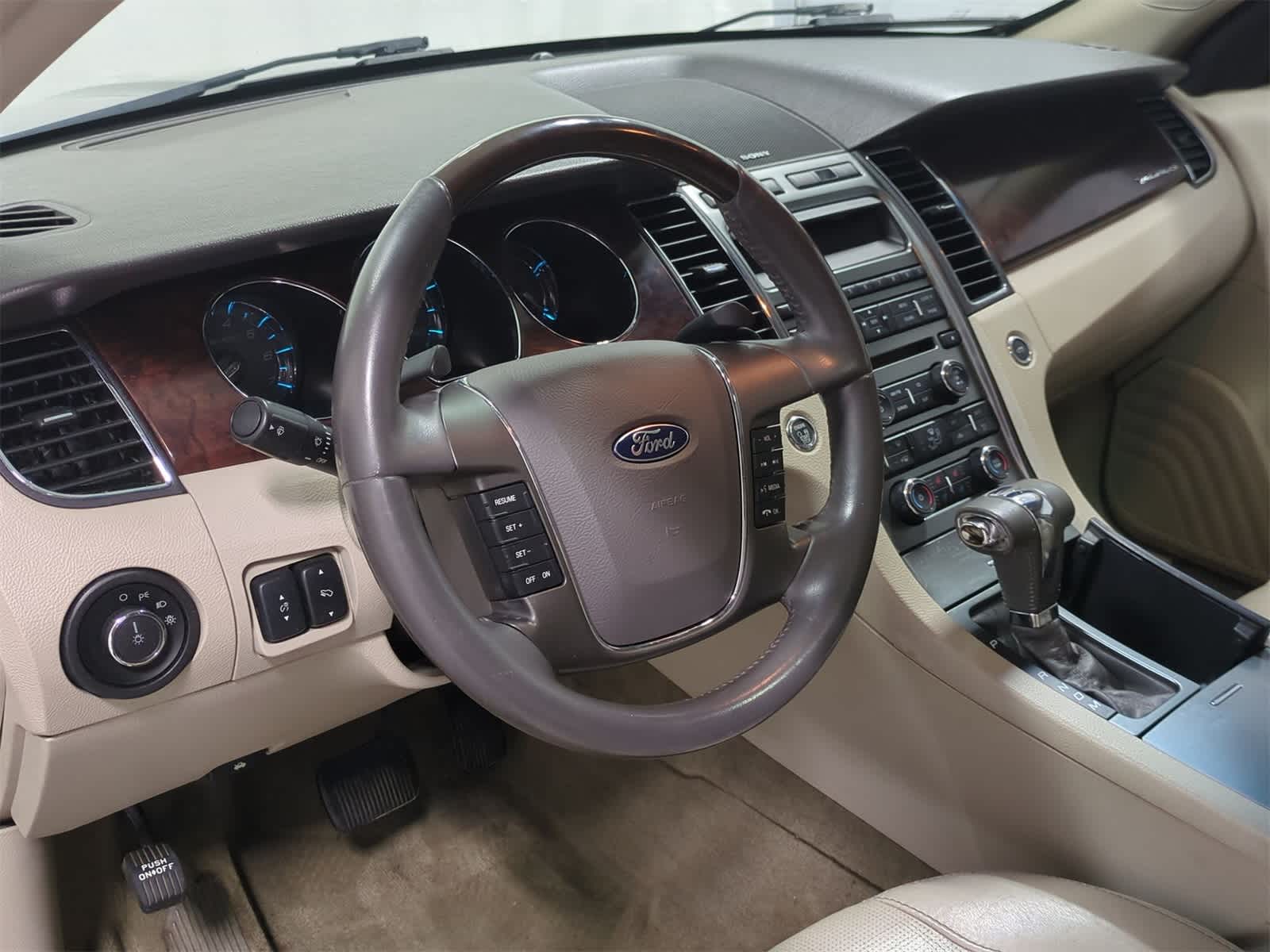 Thumbnail: 2011 Ford Taurus - 10
