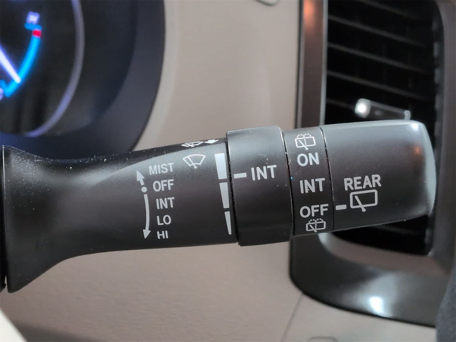 Thumbnail: 2014 Toyota Sienna - 28