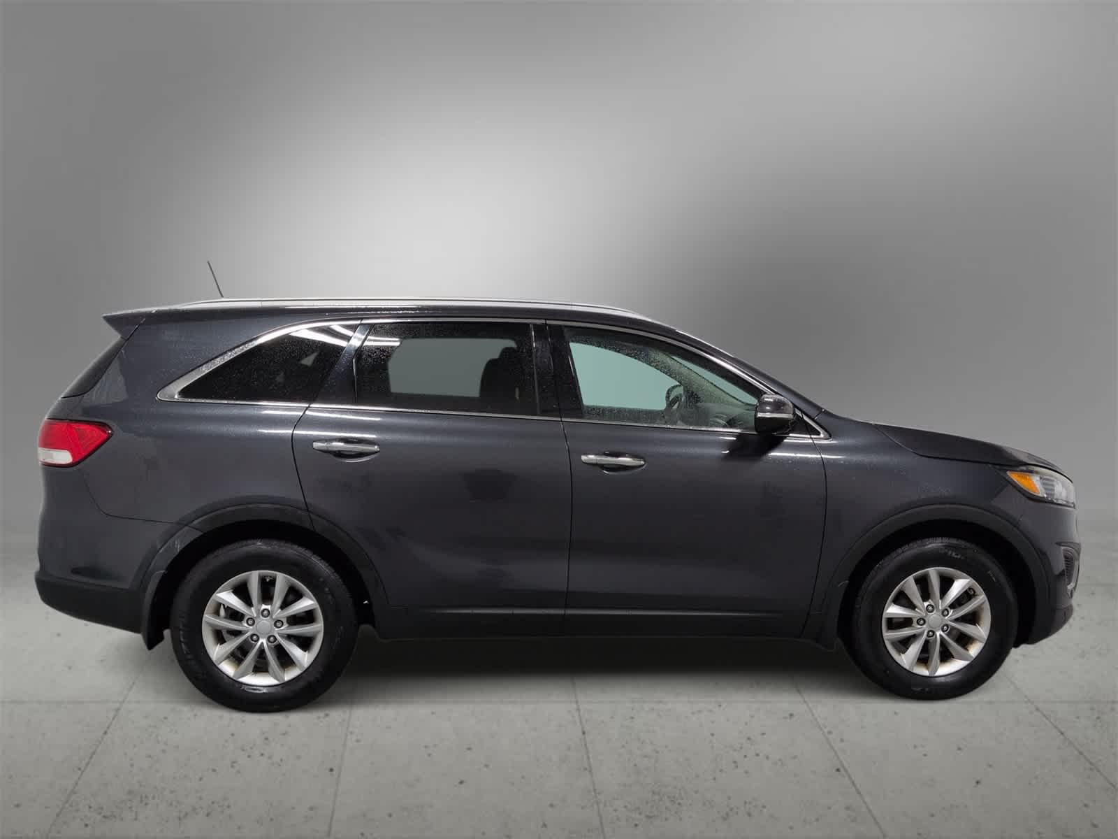Thumbnail: 2016 Kia Sorento - 9