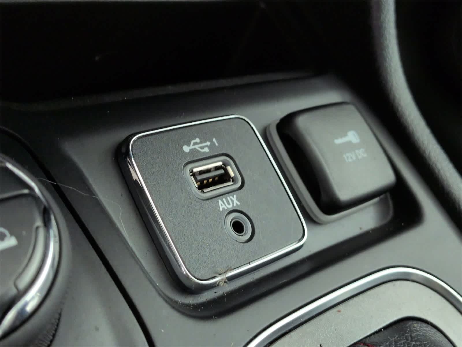 Thumbnail: 2019 Jeep Cherokee - 31