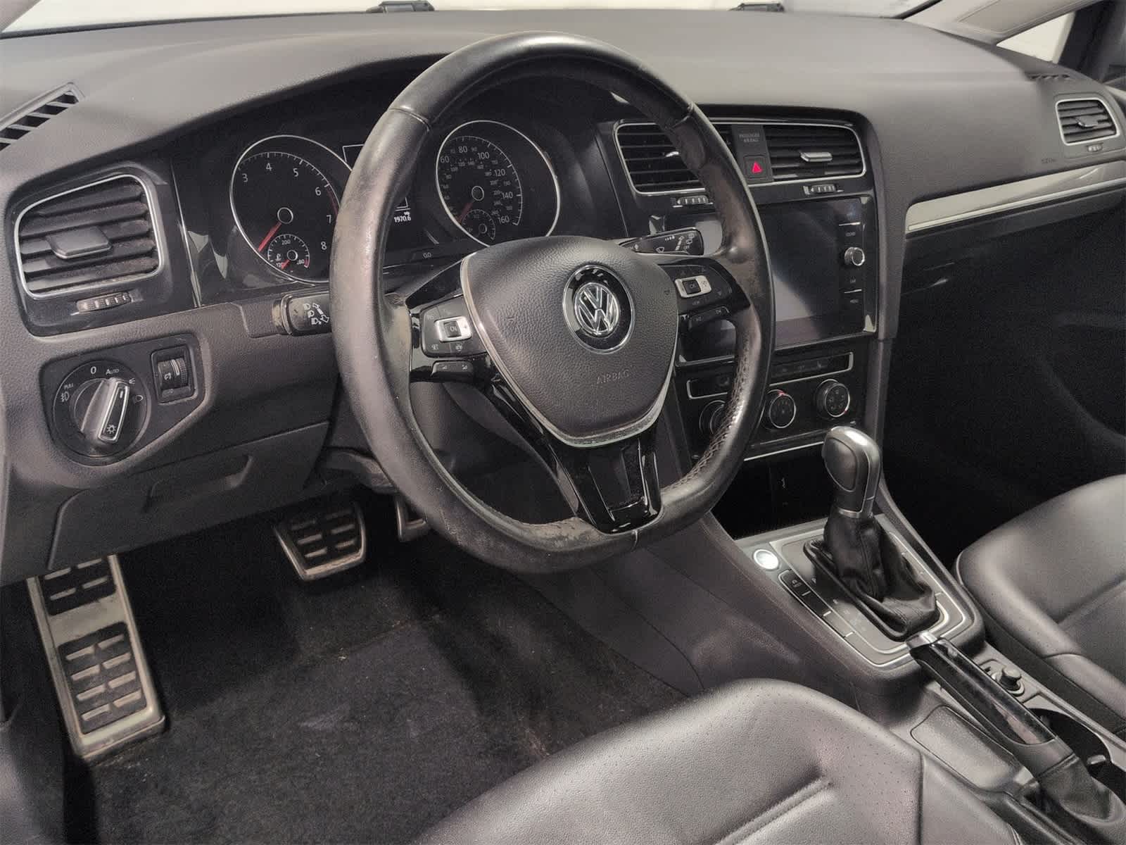 Thumbnail: 2019 Volkswagen Golf - 10