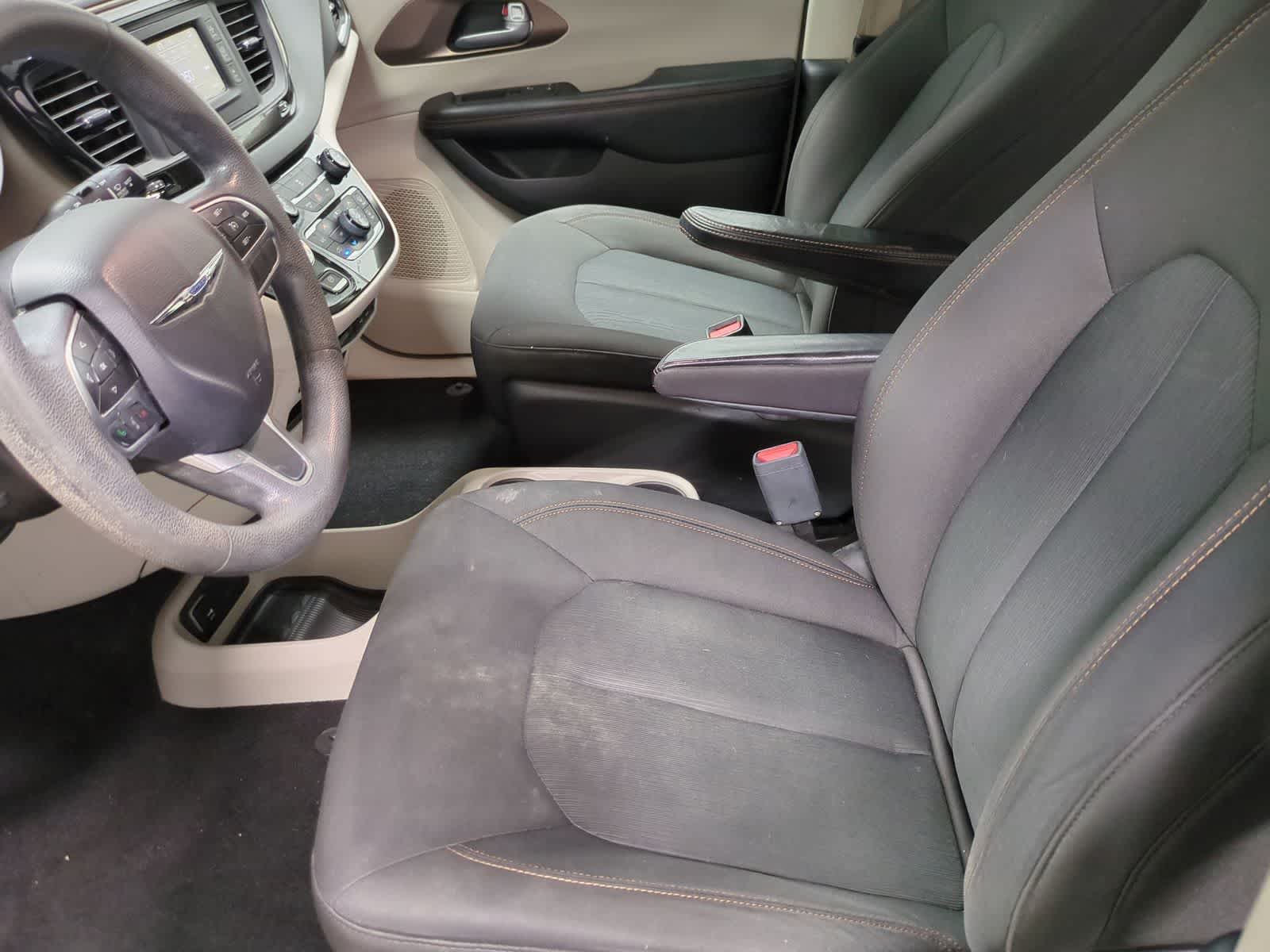 Thumbnail: 2017 Chrysler Pacifica - 16