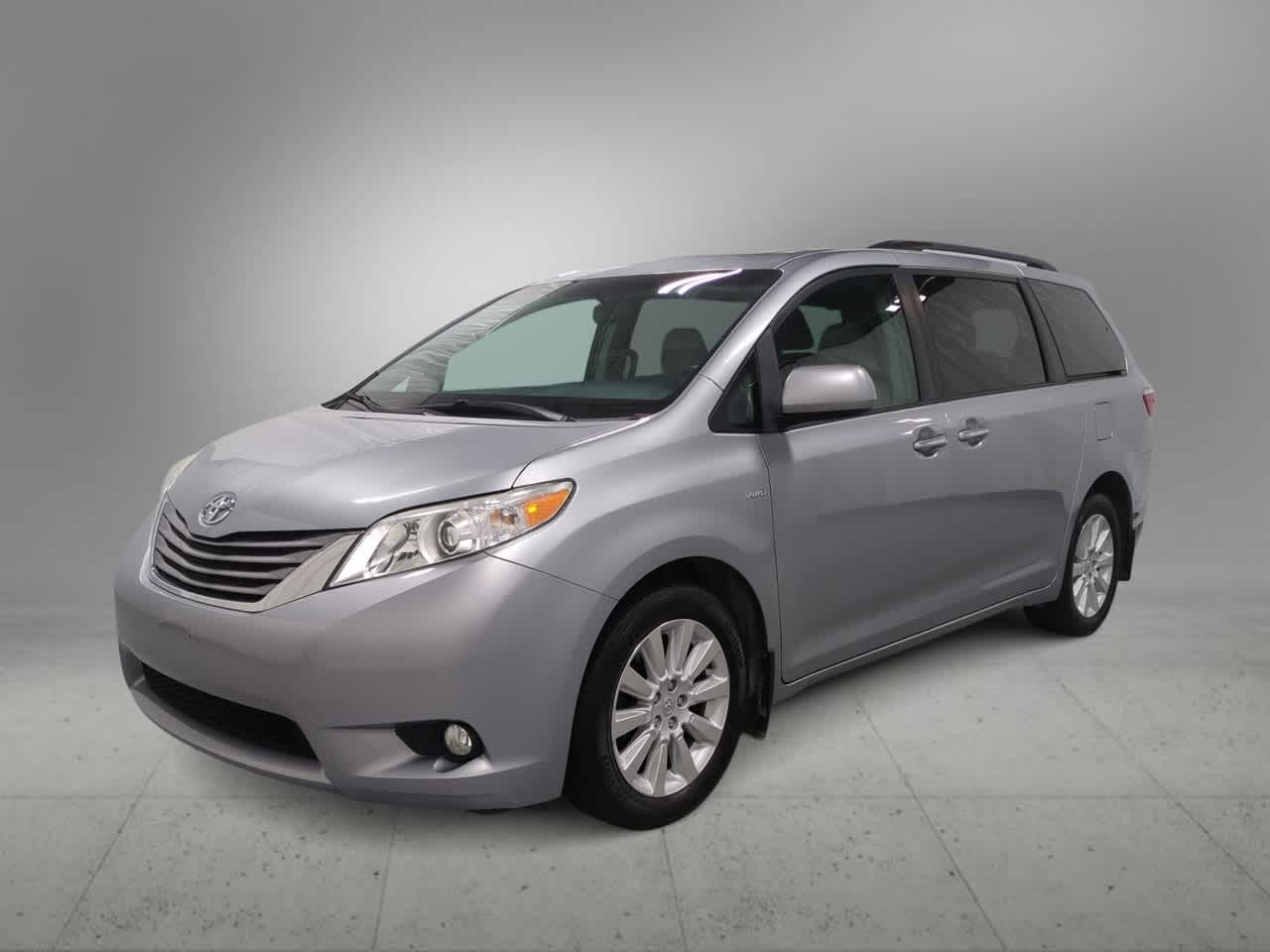 Thumbnail: 2016 Toyota Sienna - 4
