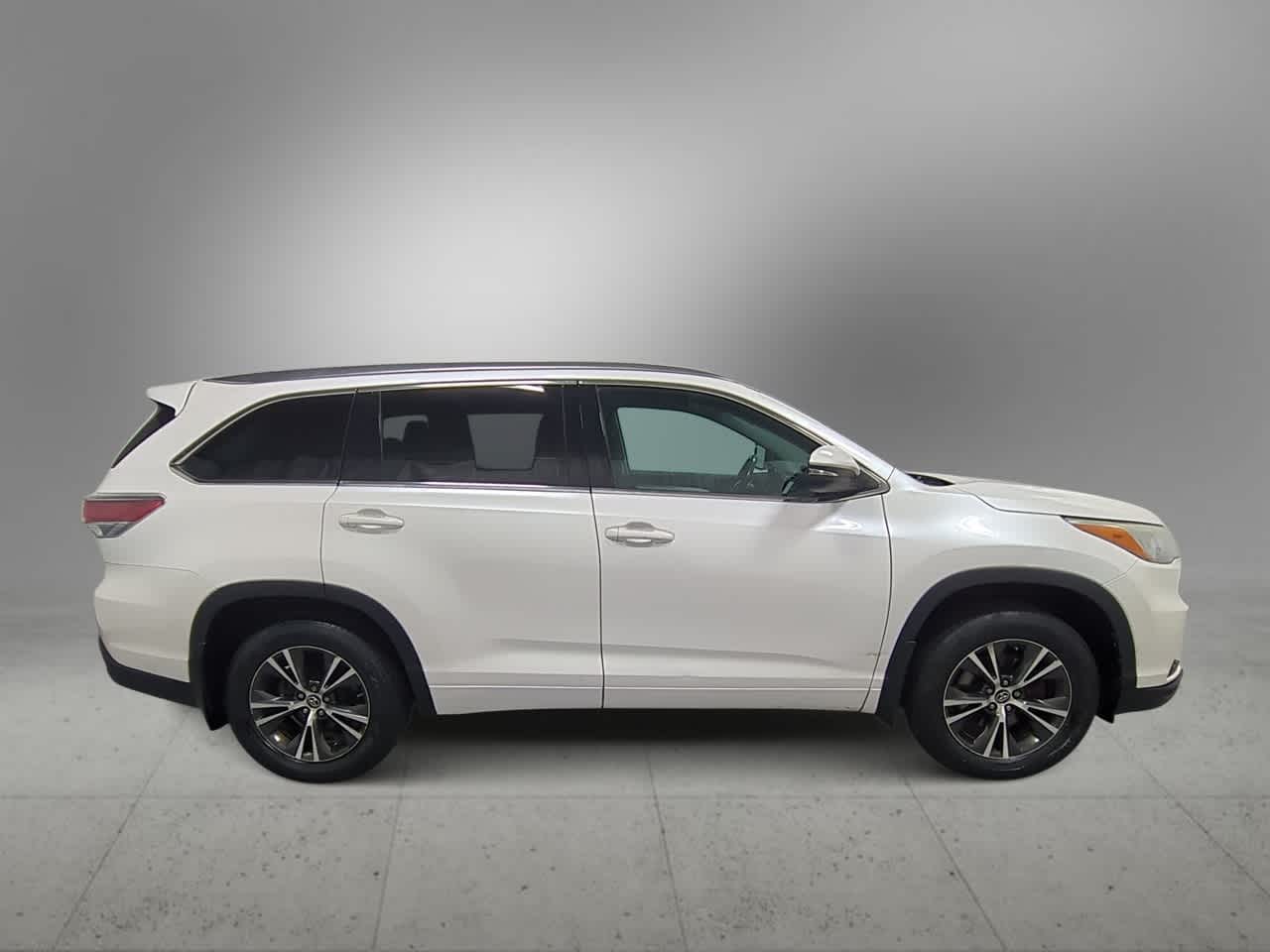 Thumbnail: 2016 Toyota Highlander - 9