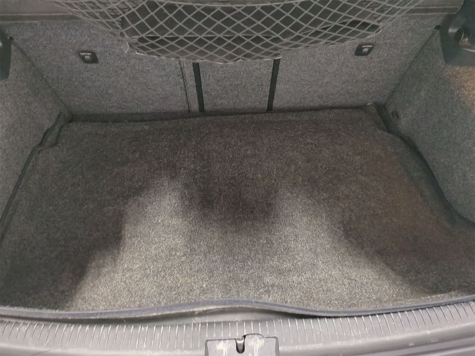 Thumbnail: 2012 Volkswagen Golf - 32