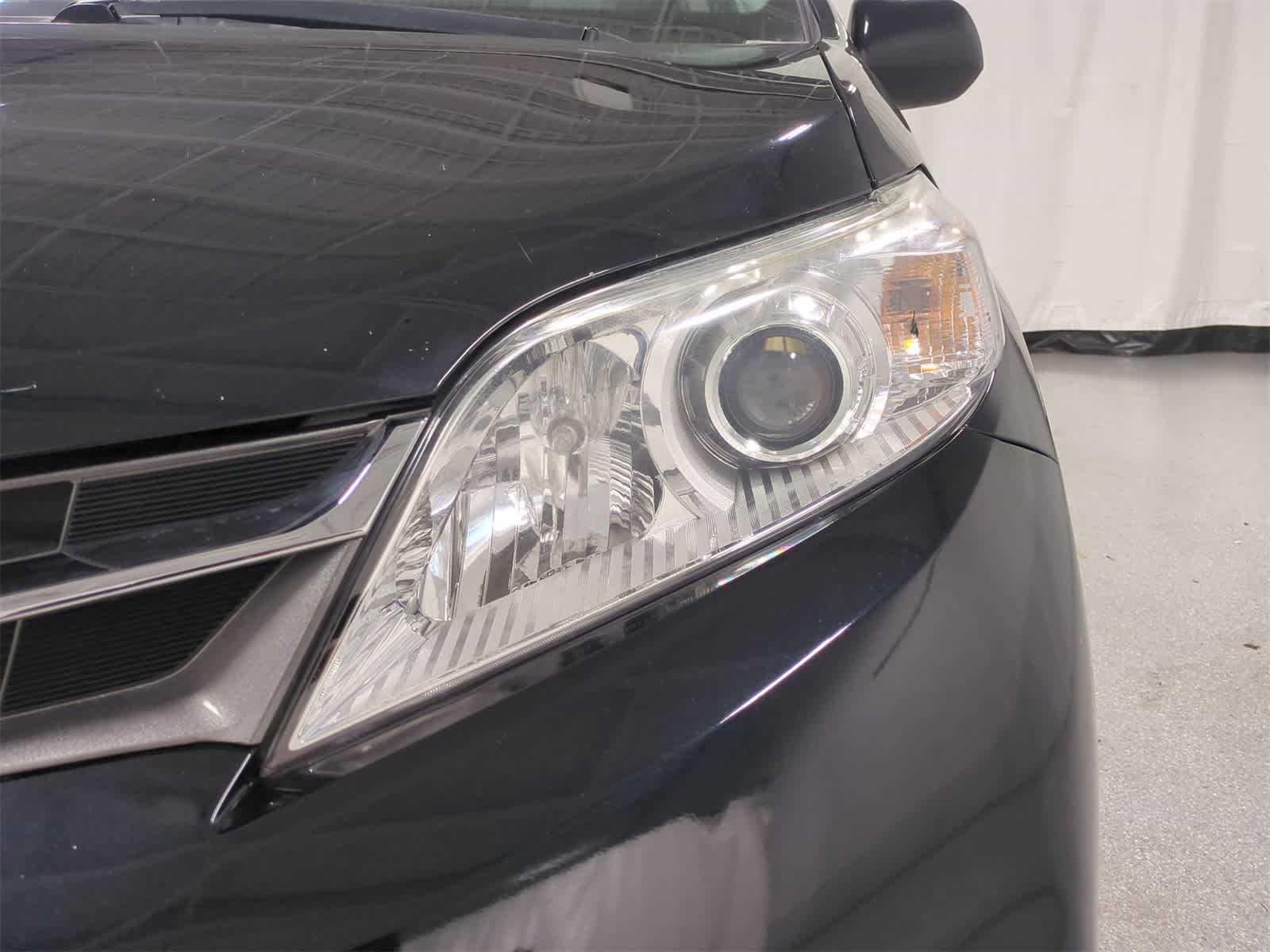 Thumbnail: 2020 Toyota Sienna - 11