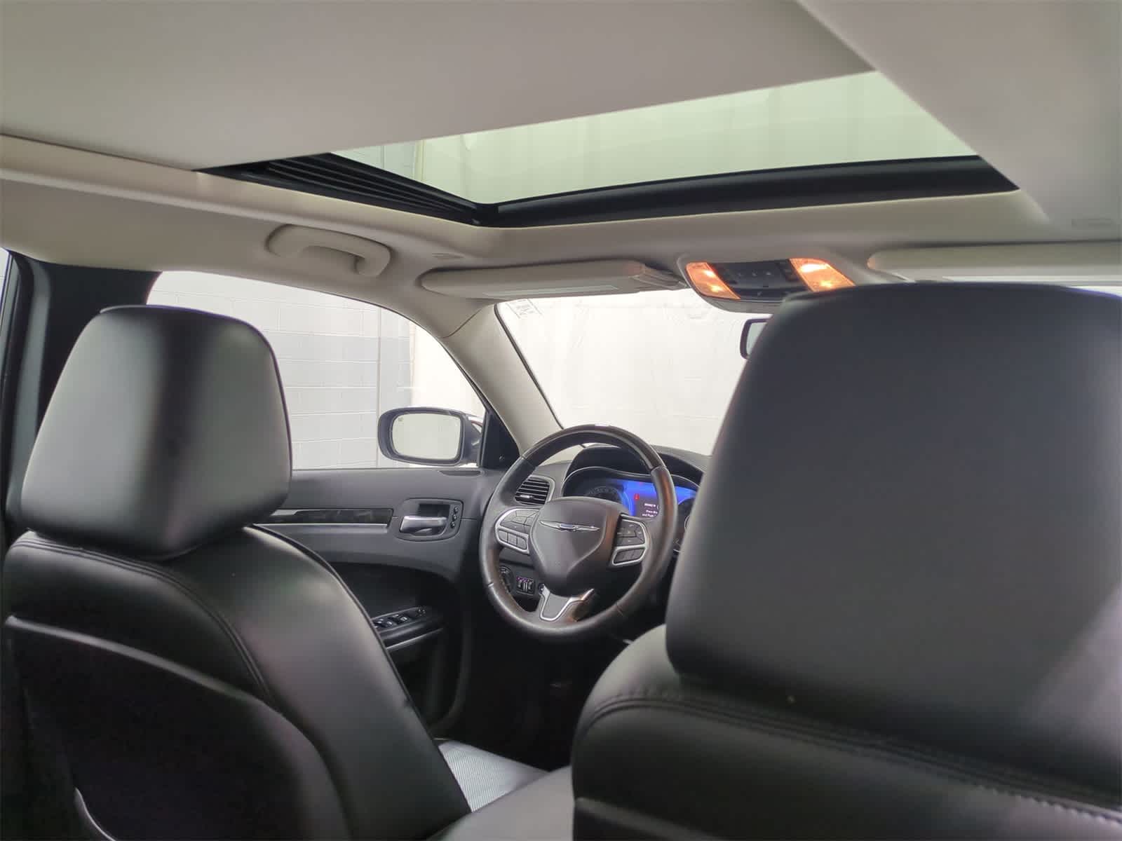 Thumbnail: 2019 Chrysler 300 - 23