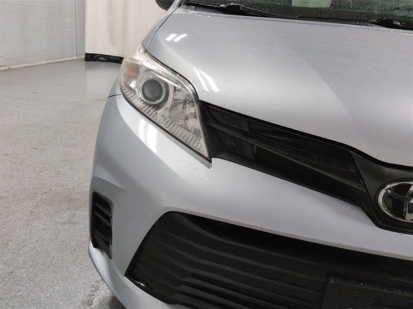 Thumbnail: 2019 Toyota Sienna - 11