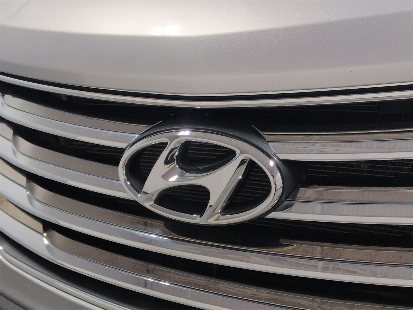 Thumbnail: 2015 Hyundai Santa Fe - 12