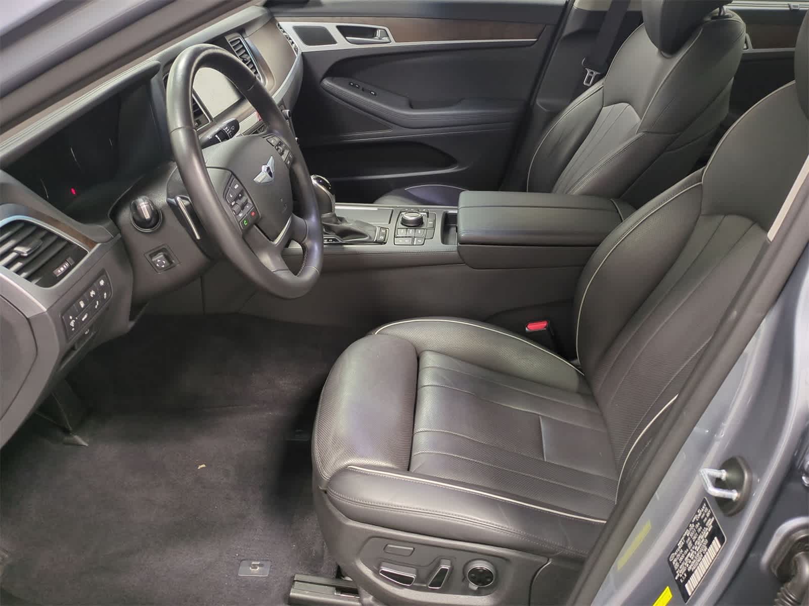 Thumbnail: 2015 Hyundai Genesis - 16