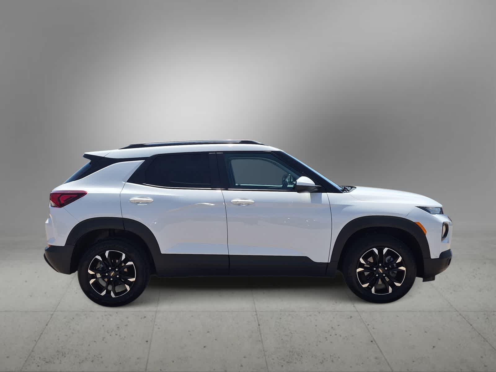 Thumbnail: 2023 Chevrolet TrailBlazer - 9