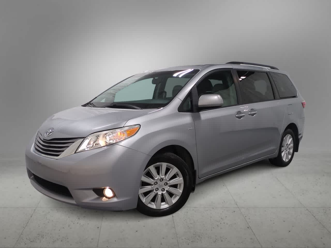 Thumbnail: 2016 Toyota Sienna - 1