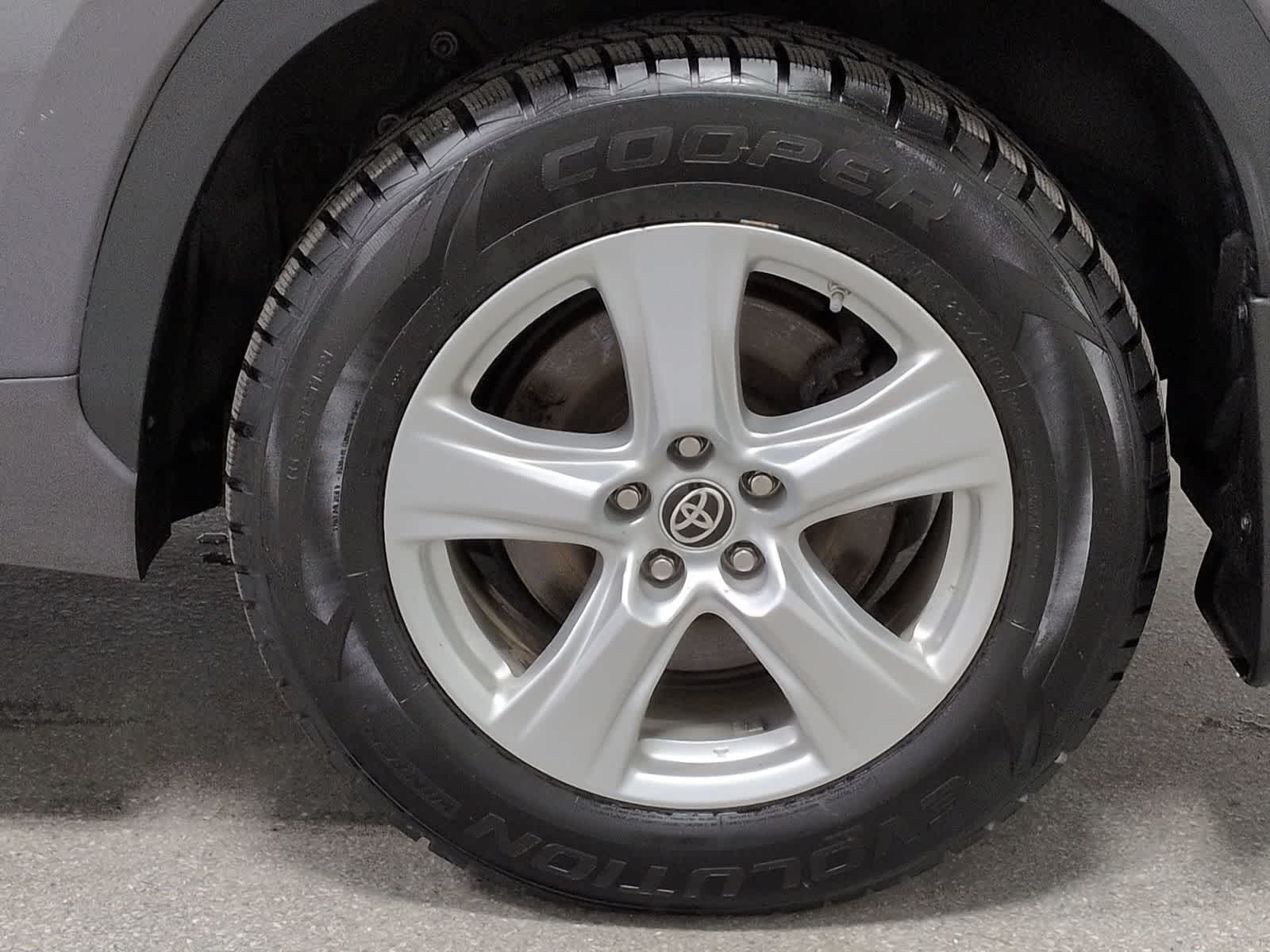 Thumbnail: 2022 Toyota Highlander - 14