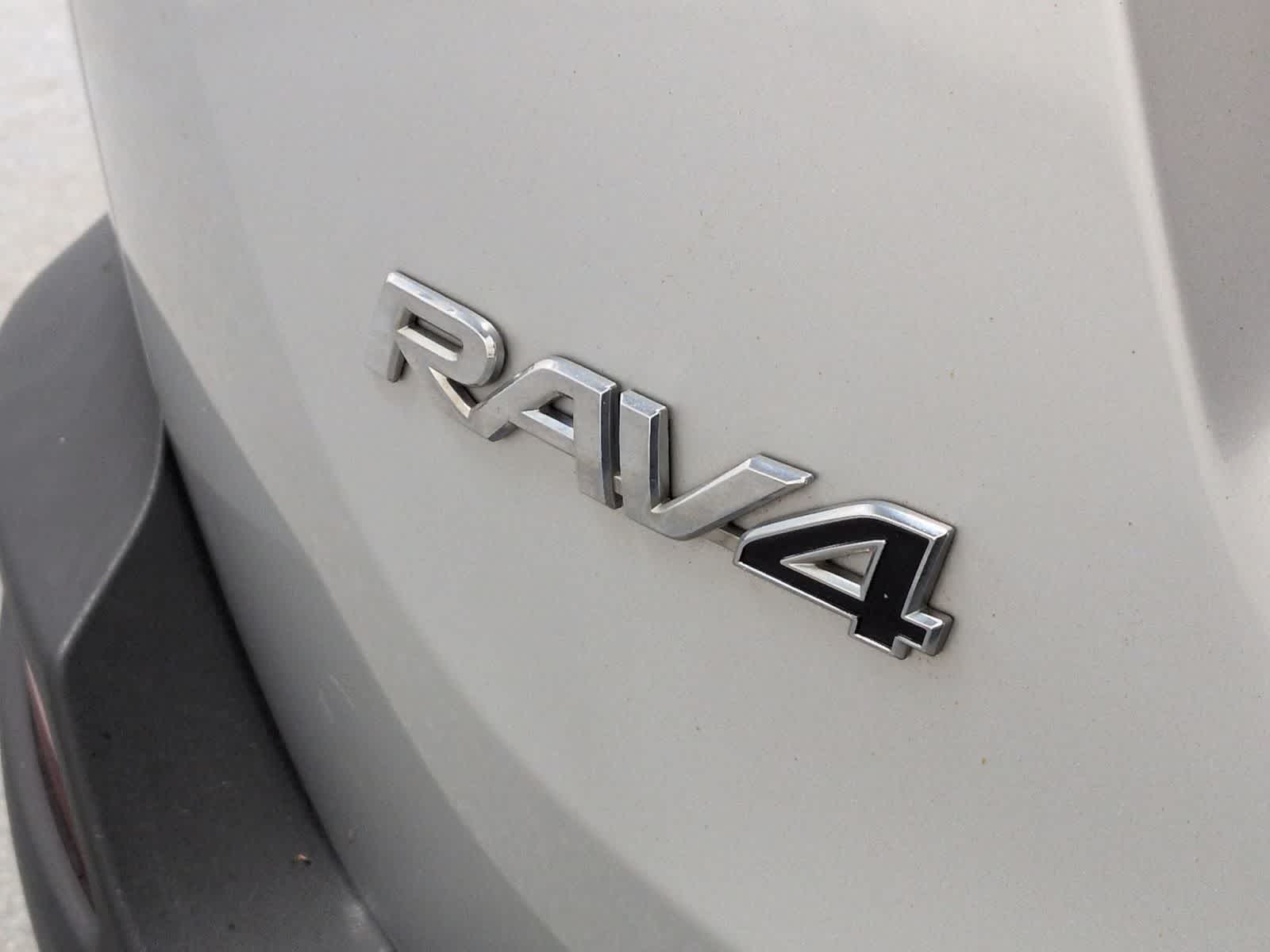 Thumbnail: 2013 Toyota RAV4 - 13