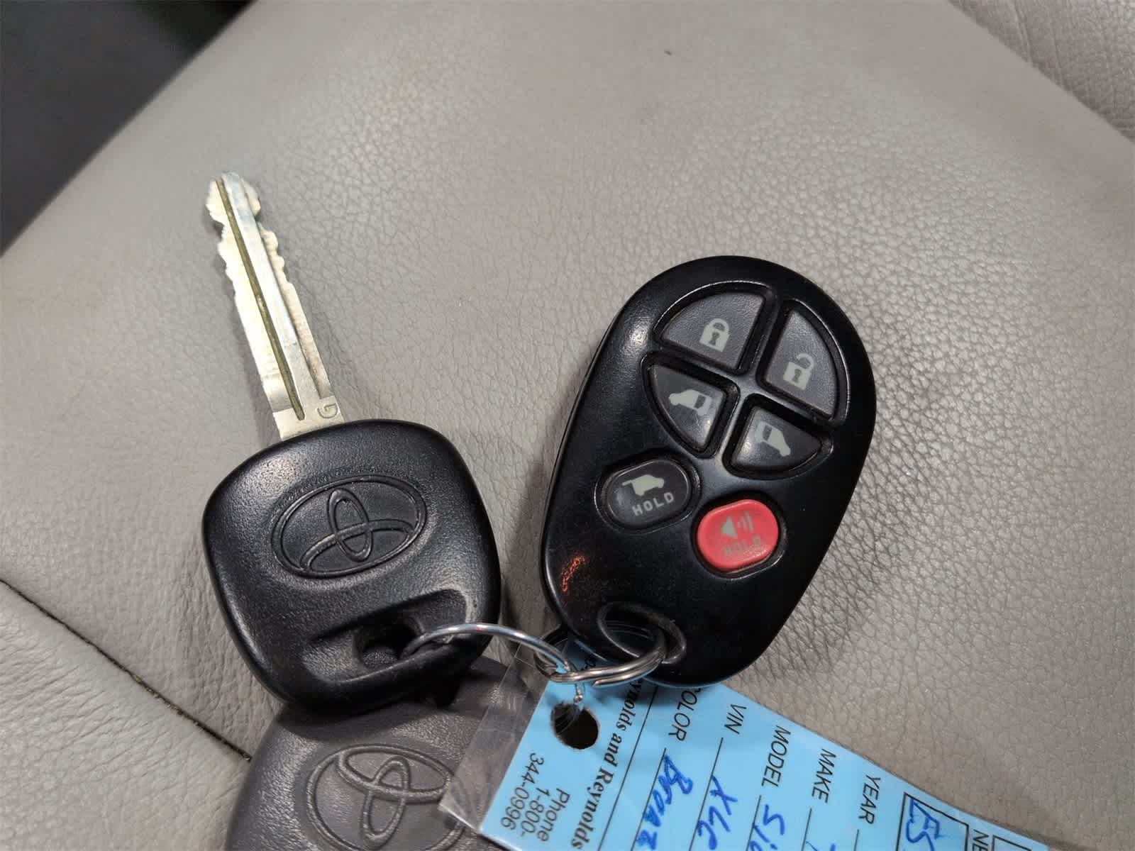 Thumbnail: 2014 Toyota Sienna - 36