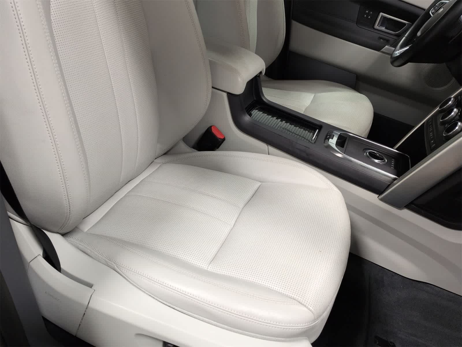 Thumbnail: 2018 Land Rover Discovery Sport - 24