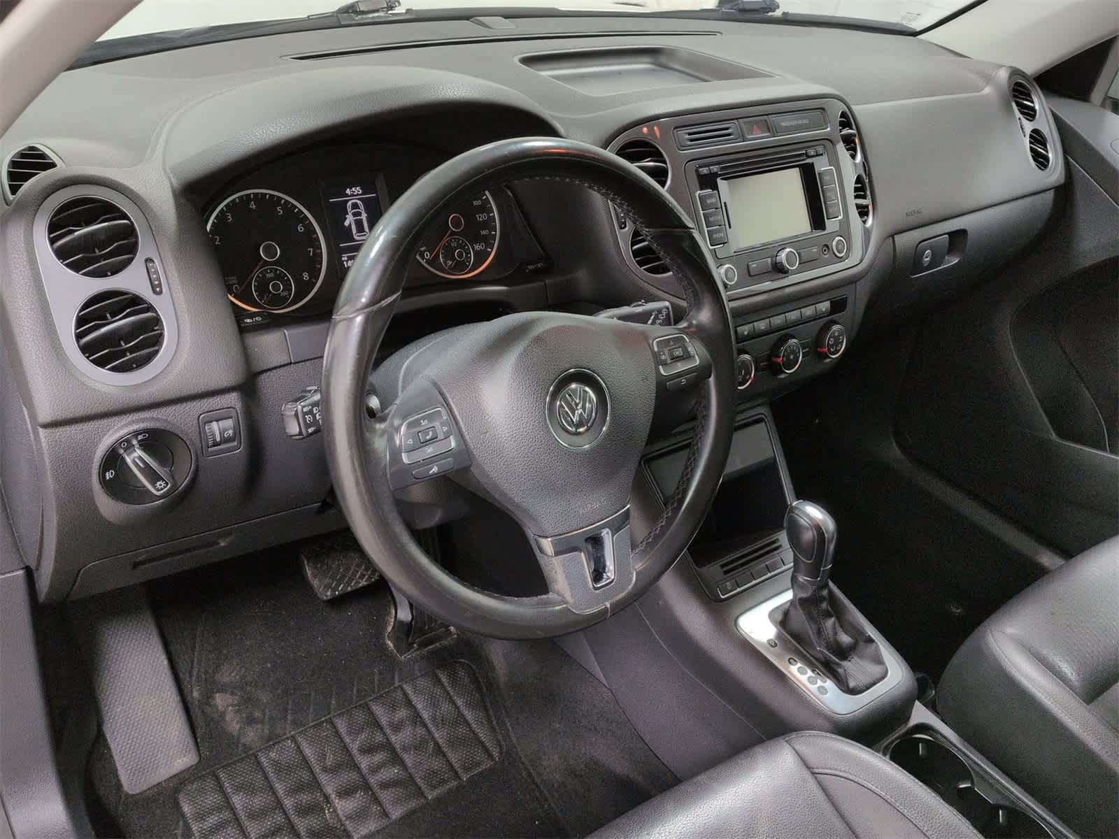 Thumbnail: 2013 Volkswagen Tiguan - 10