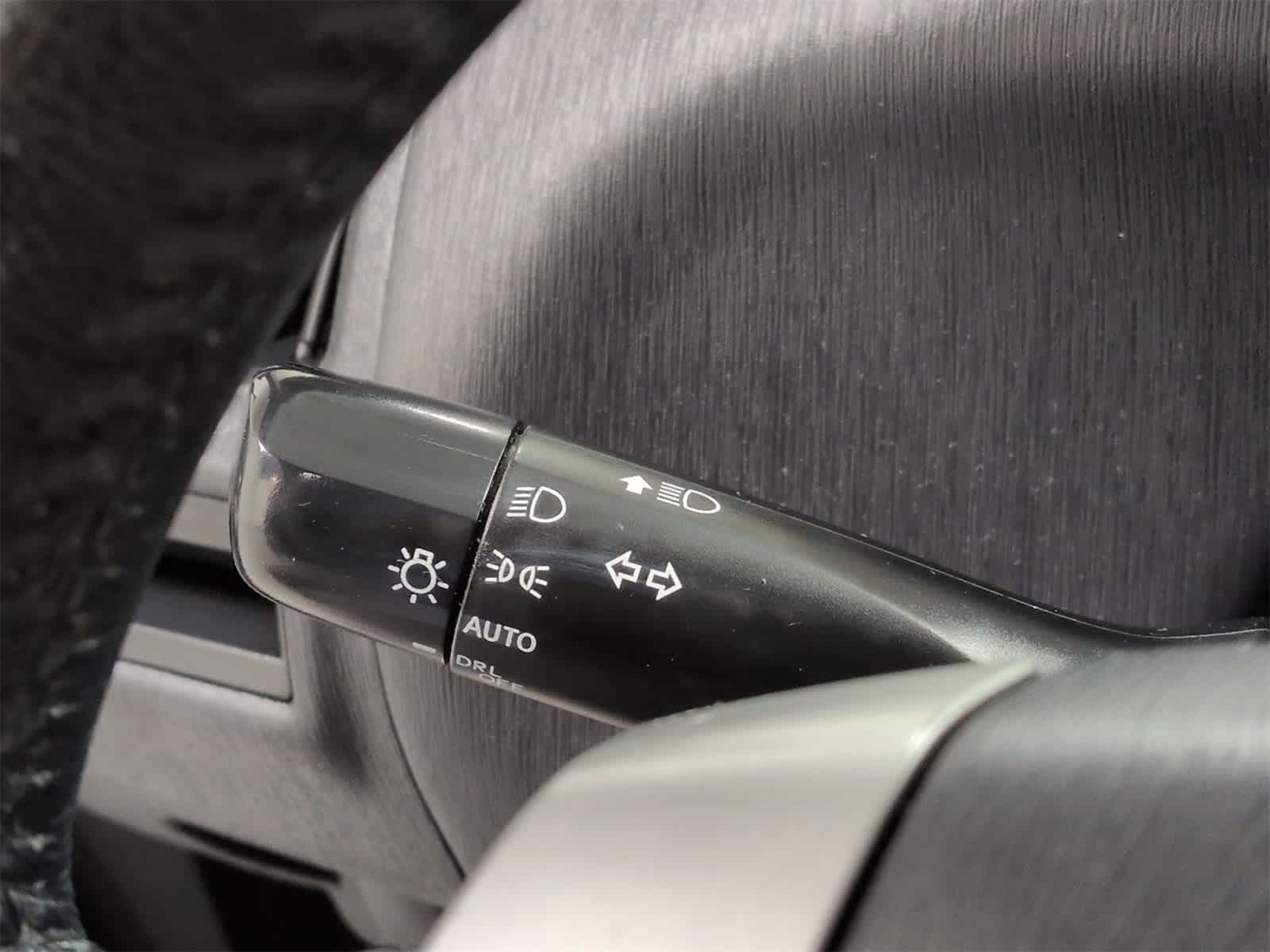 Thumbnail: 2017 Toyota Prius v - 27