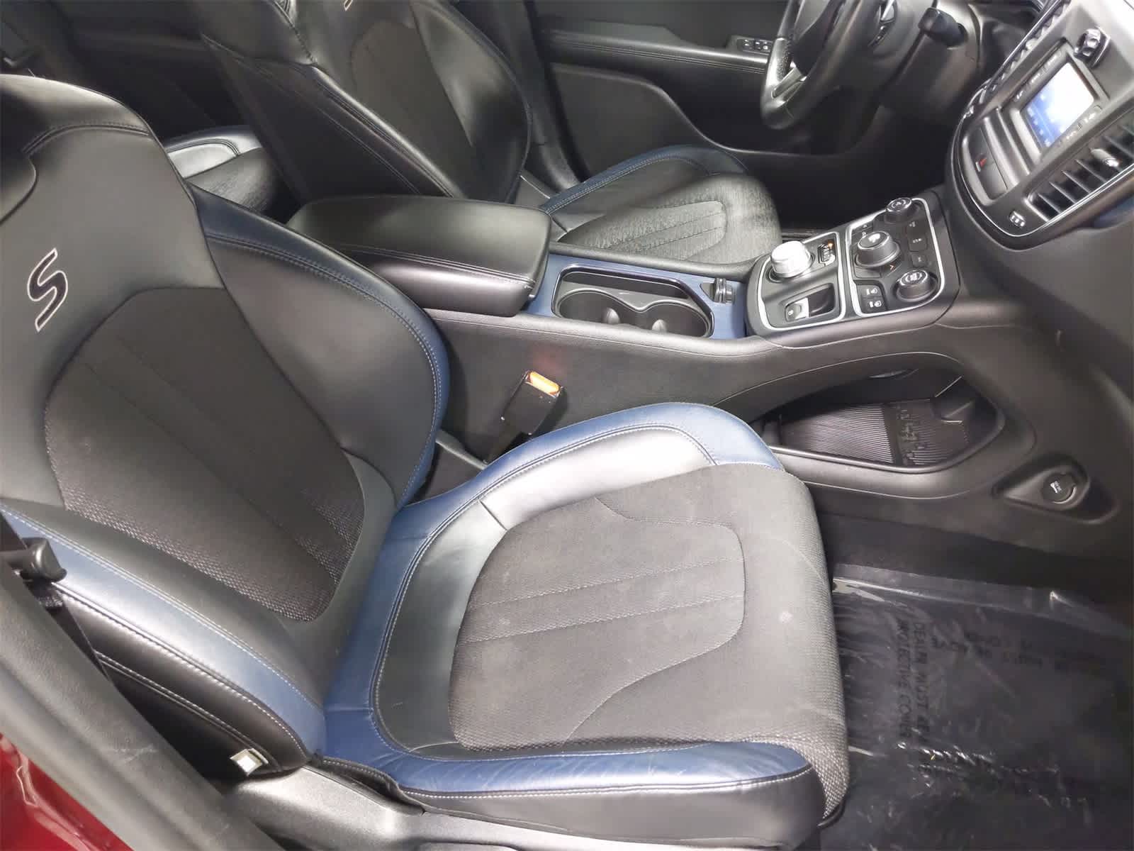 Thumbnail: 2015 Chrysler 200 - 23