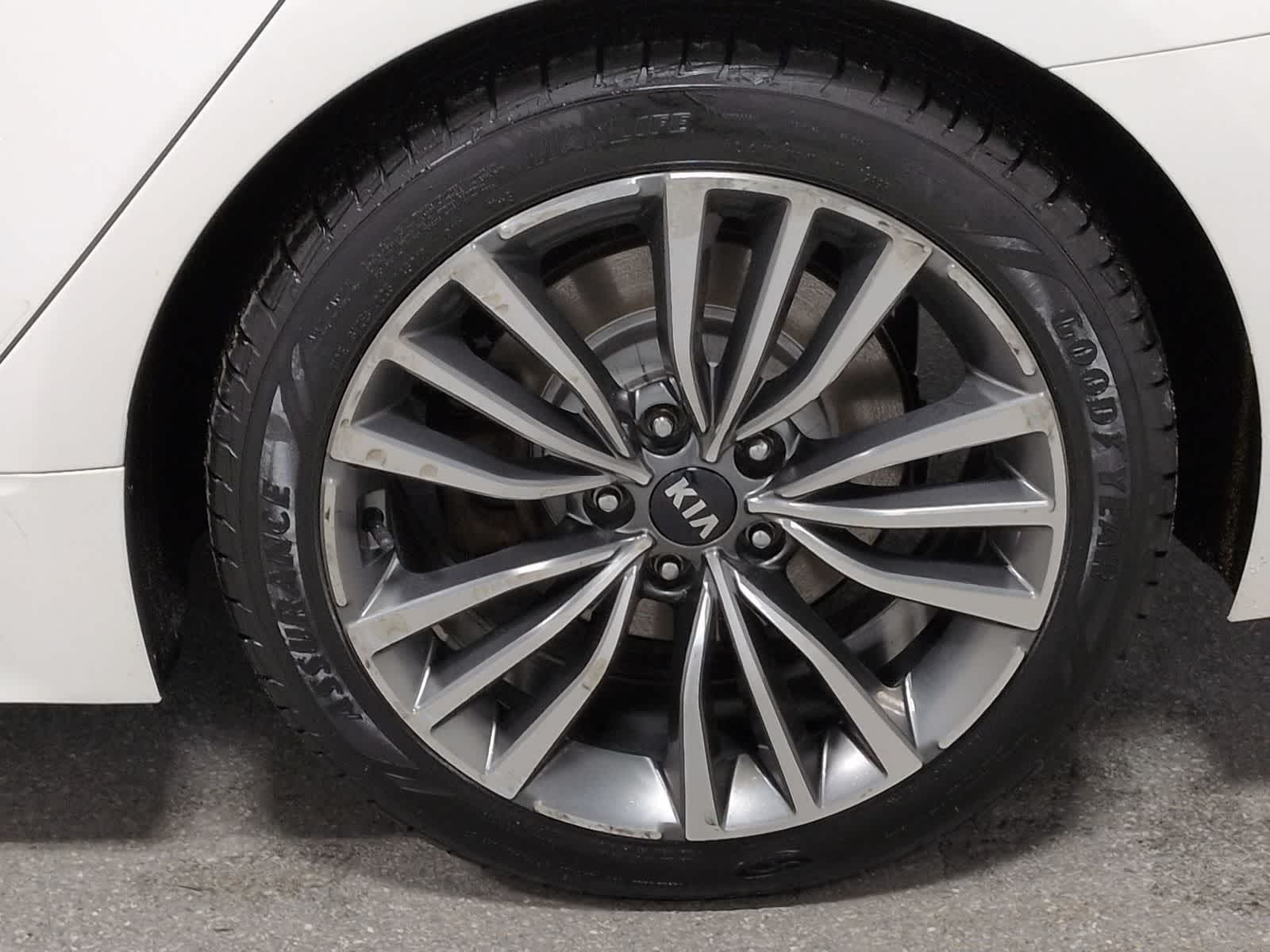 Thumbnail: 2019 Kia Stinger - 14