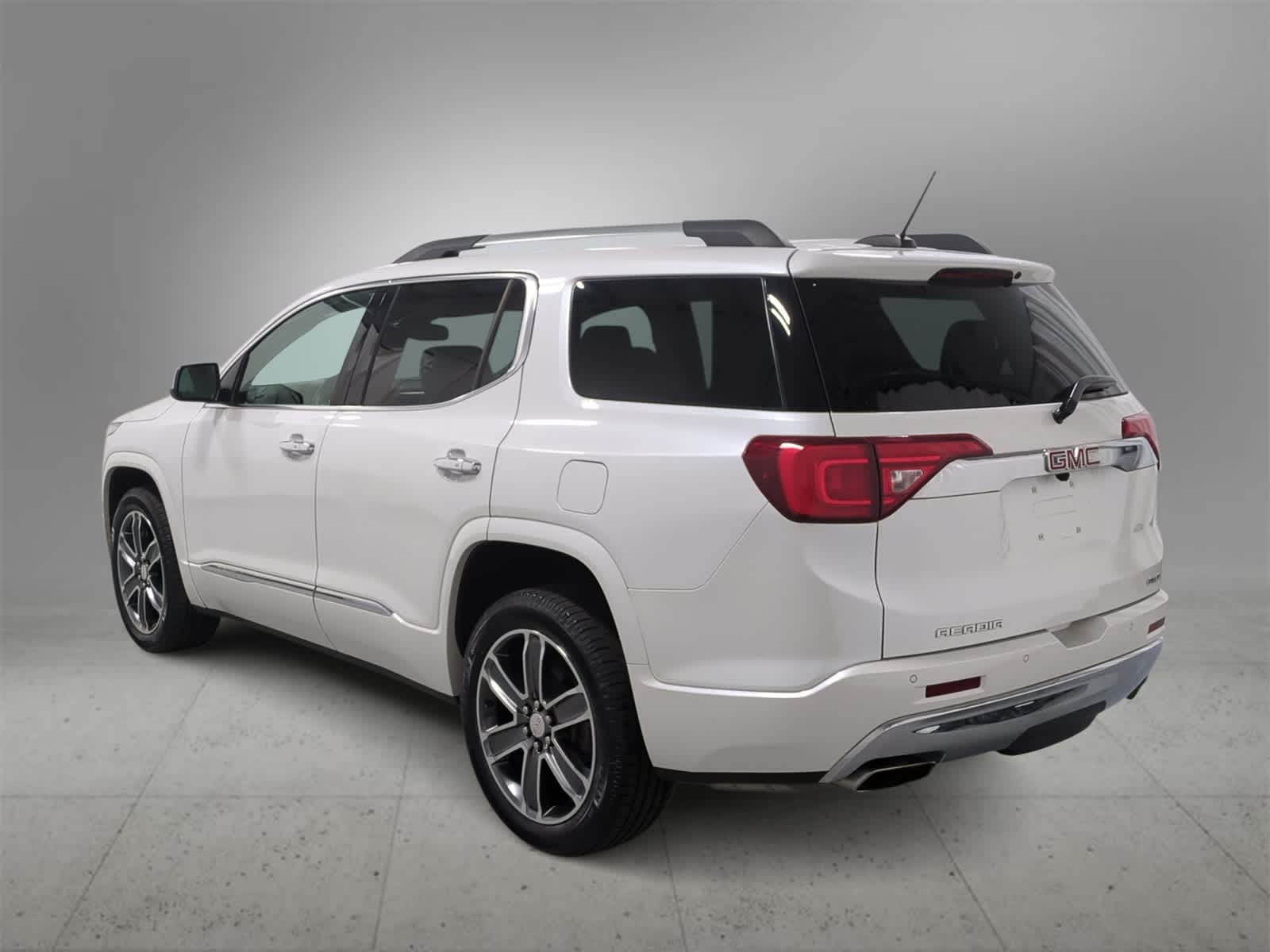 Thumbnail: 2017 GMC Acadia - 6