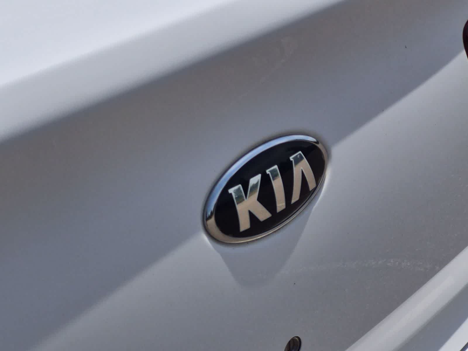 Thumbnail: 2016 Kia Rio - 11