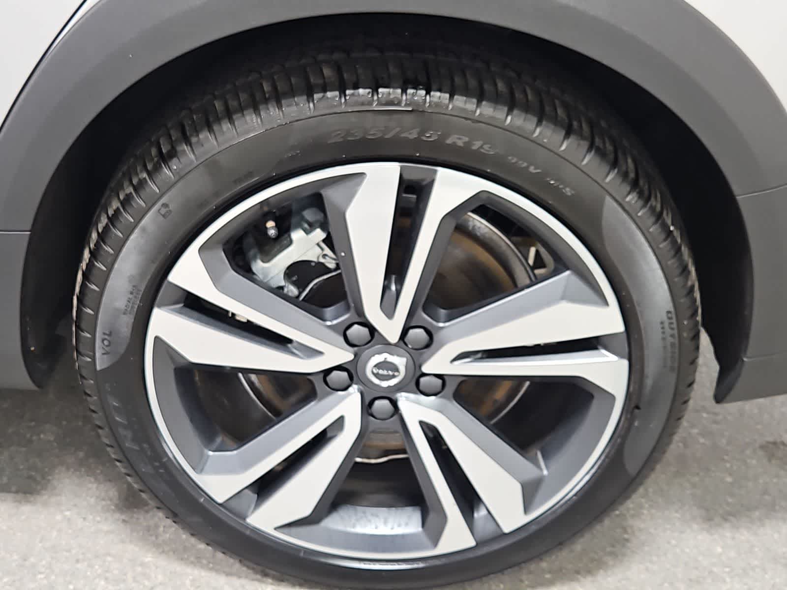 Thumbnail: 2025 Volvo S60 - 13