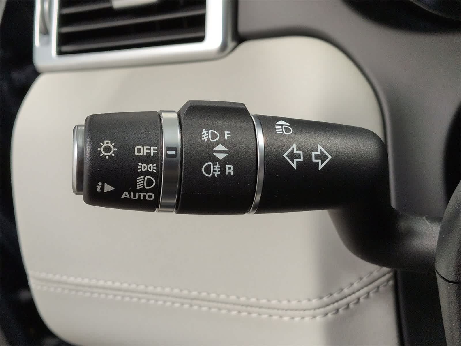 Thumbnail: 2018 Land Rover Discovery Sport - 29