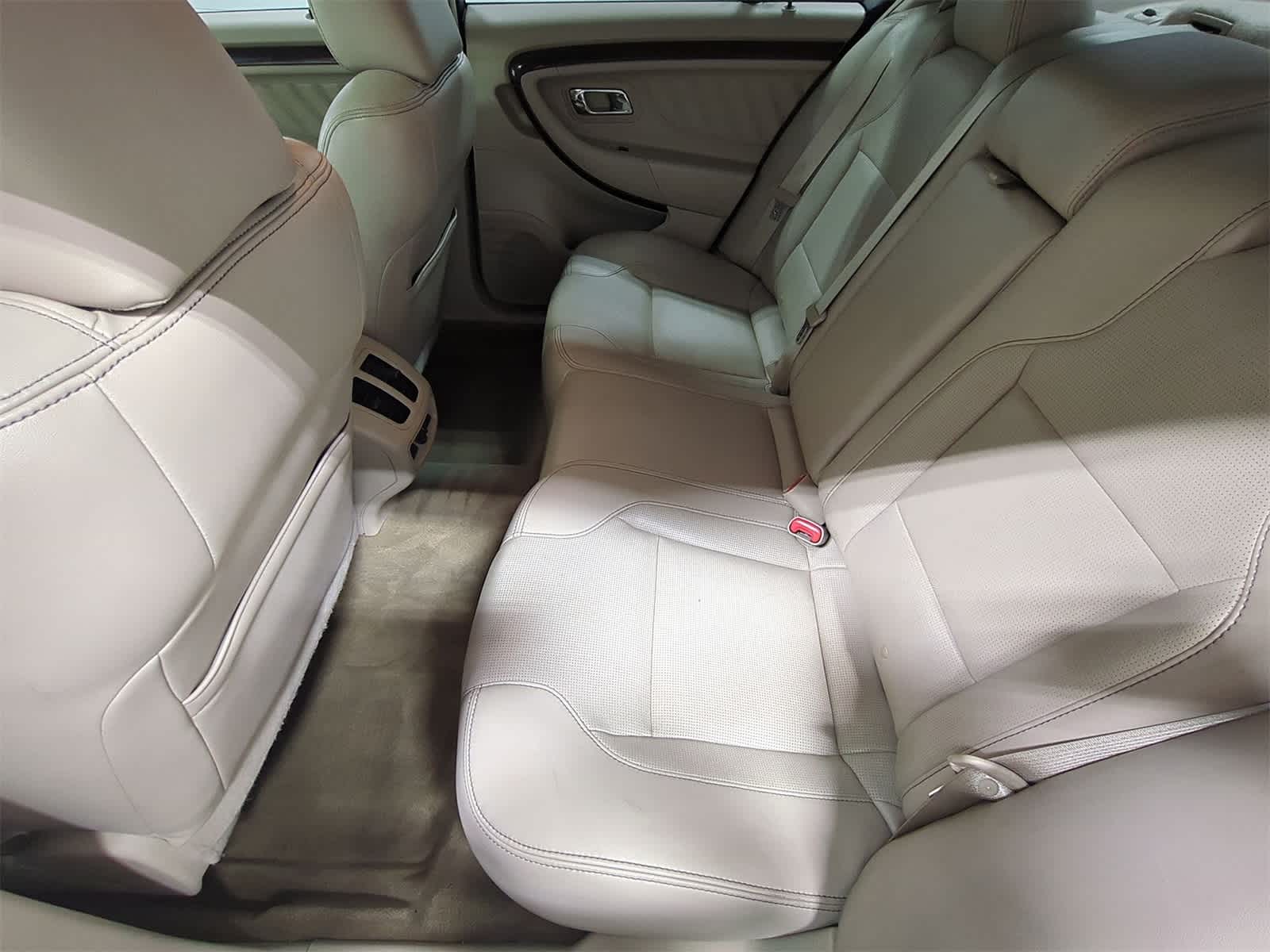 Thumbnail: 2011 Ford Taurus - 21