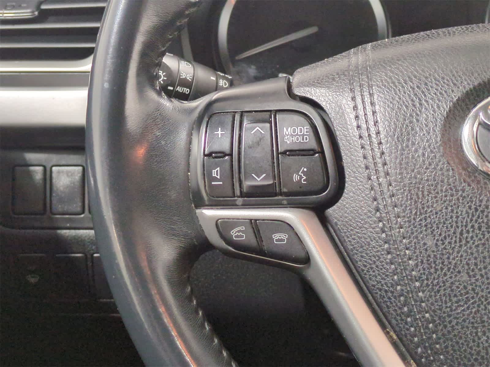 Thumbnail: 2016 Toyota Highlander - 26