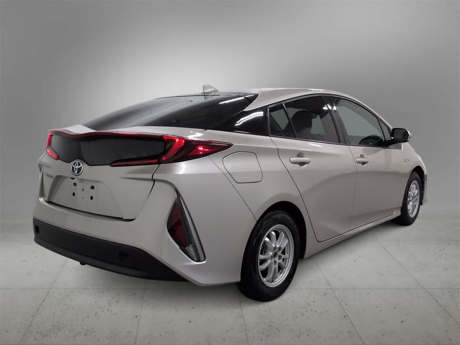 Thumbnail: 2017 Toyota Prius Prime - 8
