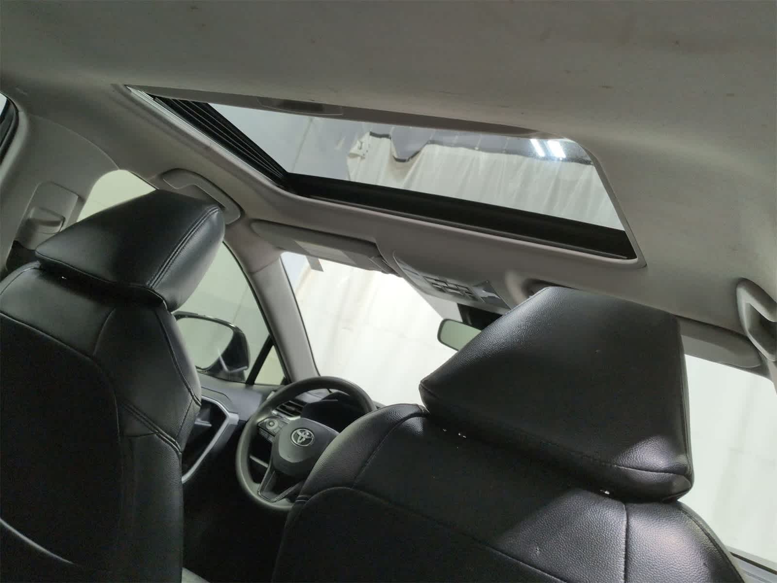 Thumbnail: 2019 Toyota RAV4 - 22