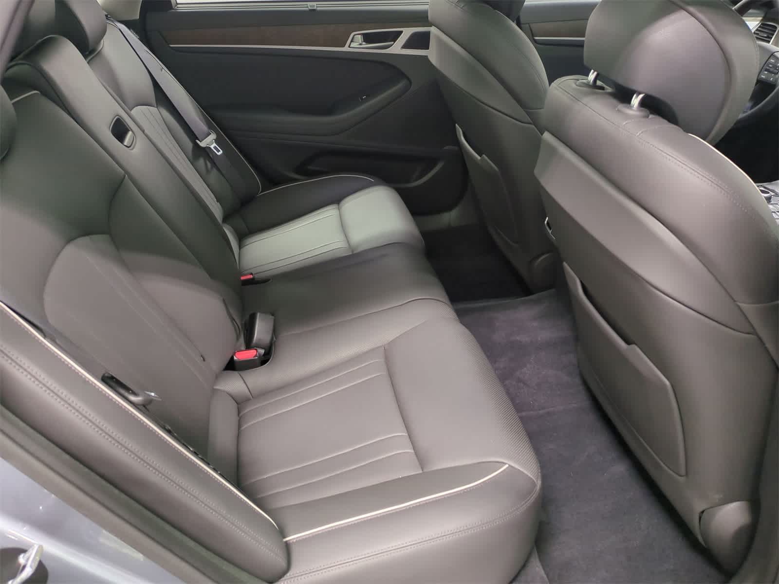 Thumbnail: 2015 Hyundai Genesis - 21
