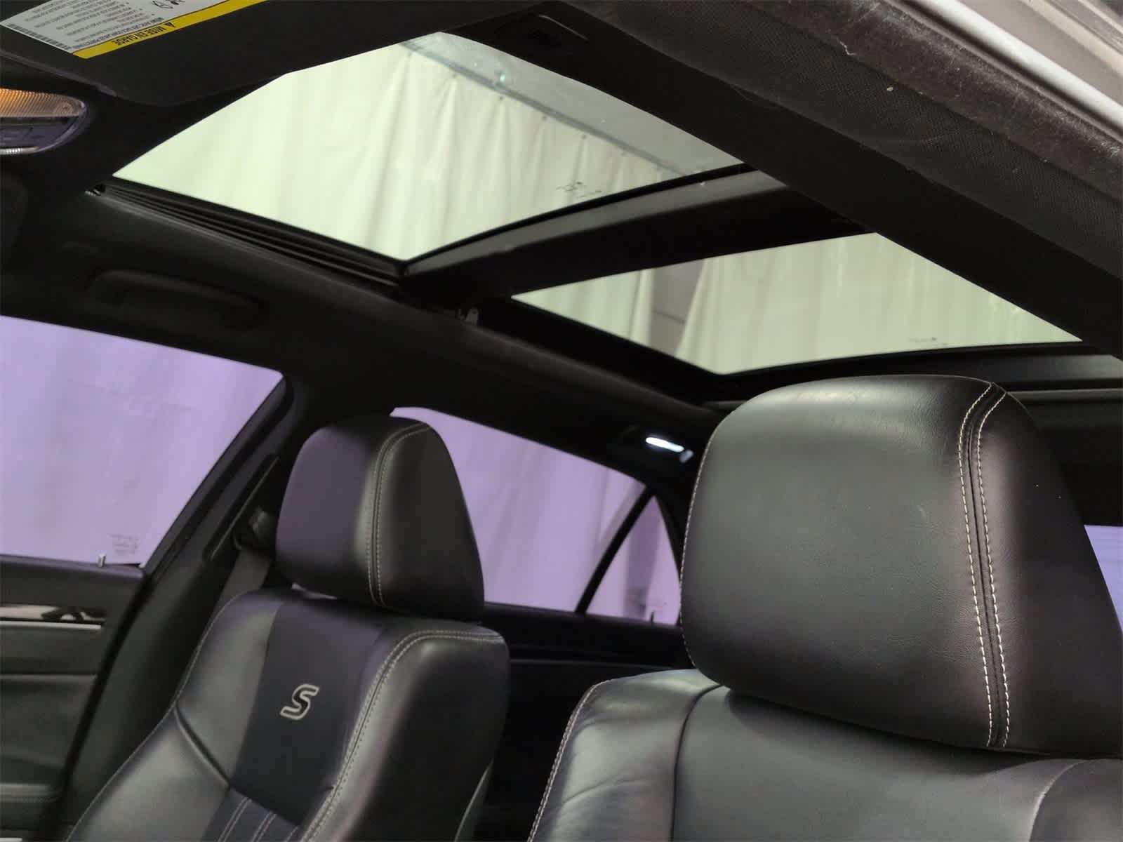 Thumbnail: 2022 Chrysler 300 - 20