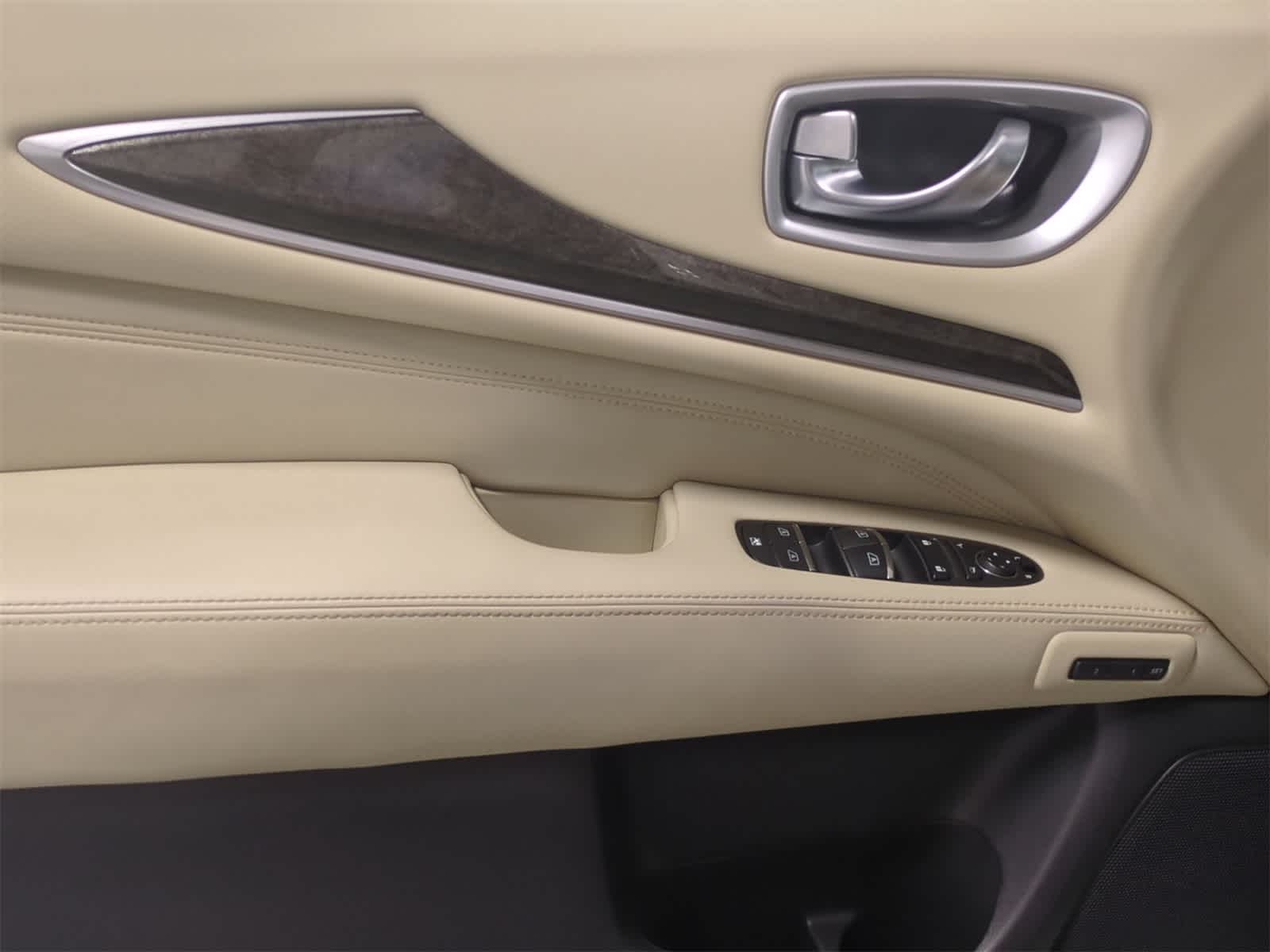 Thumbnail: 2015 INFINITI QX60 - 11