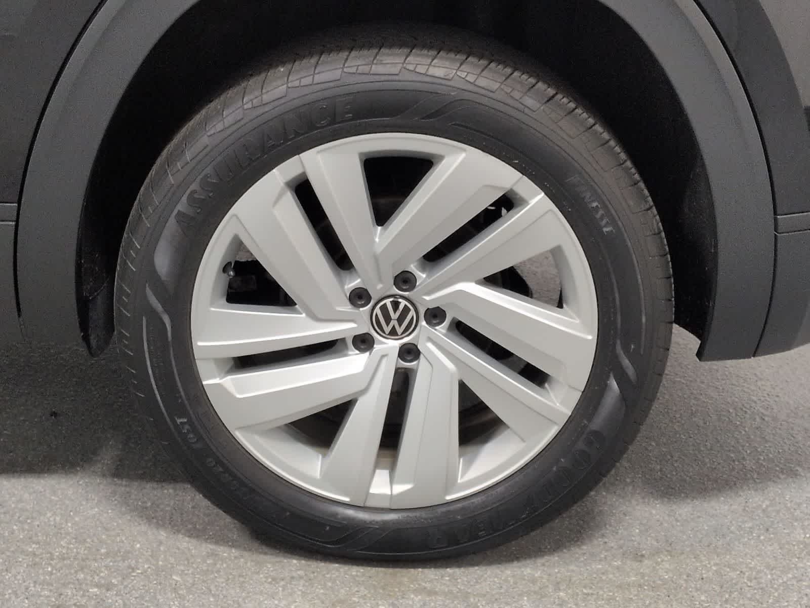 Thumbnail: 2023 Volkswagen Atlas - 14