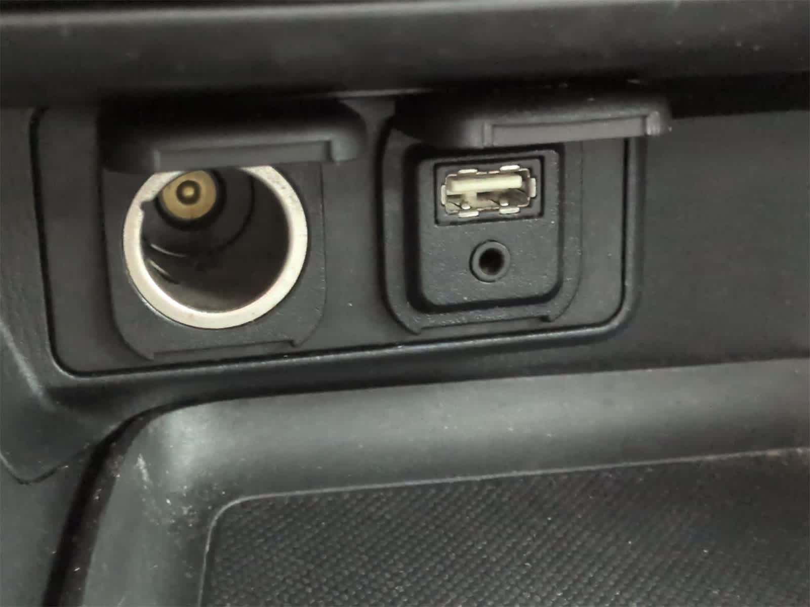 Thumbnail: 2015 Mazda Mazda3 - 28