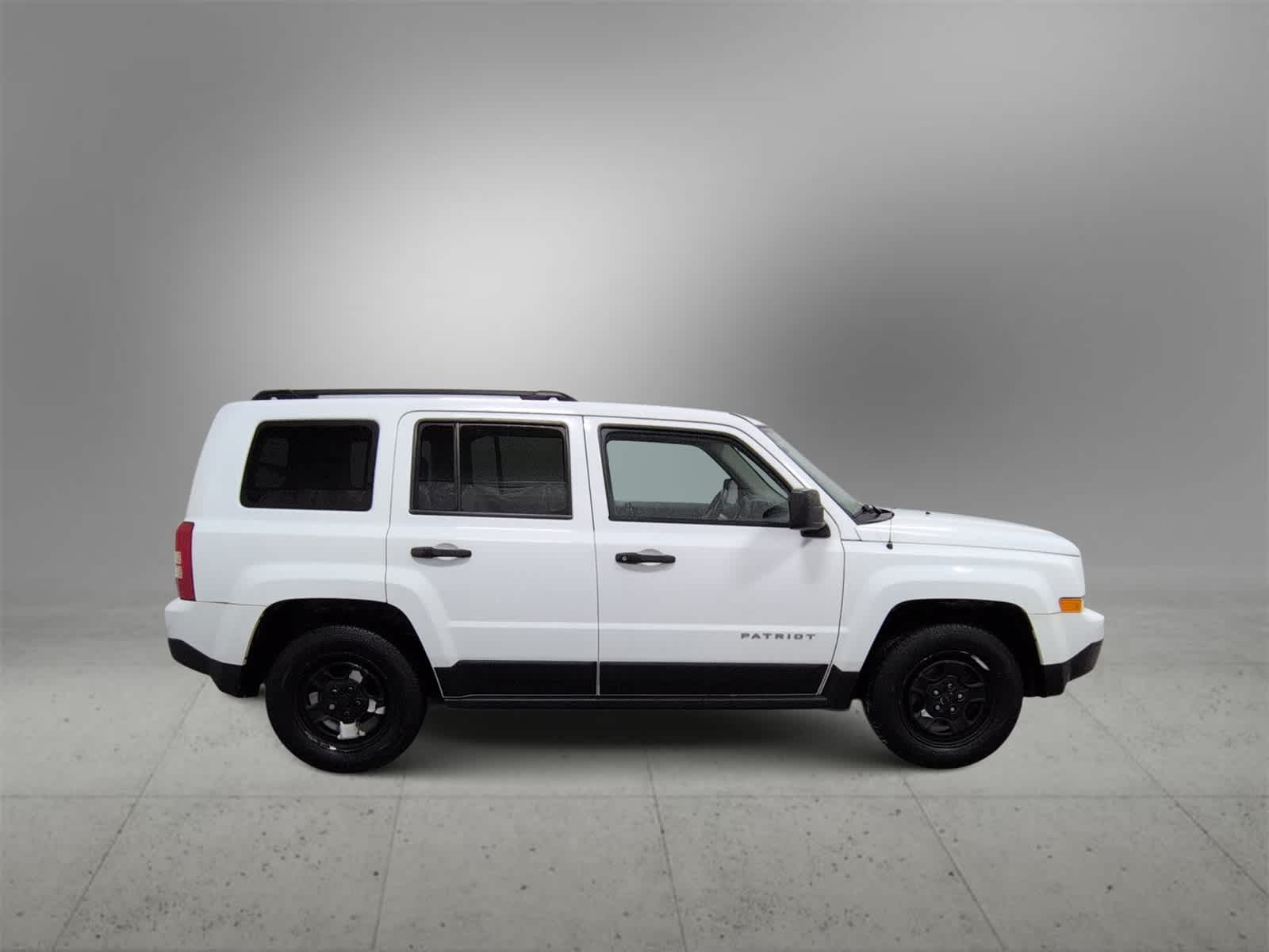 Thumbnail: 2016 Jeep Patriot - 9
