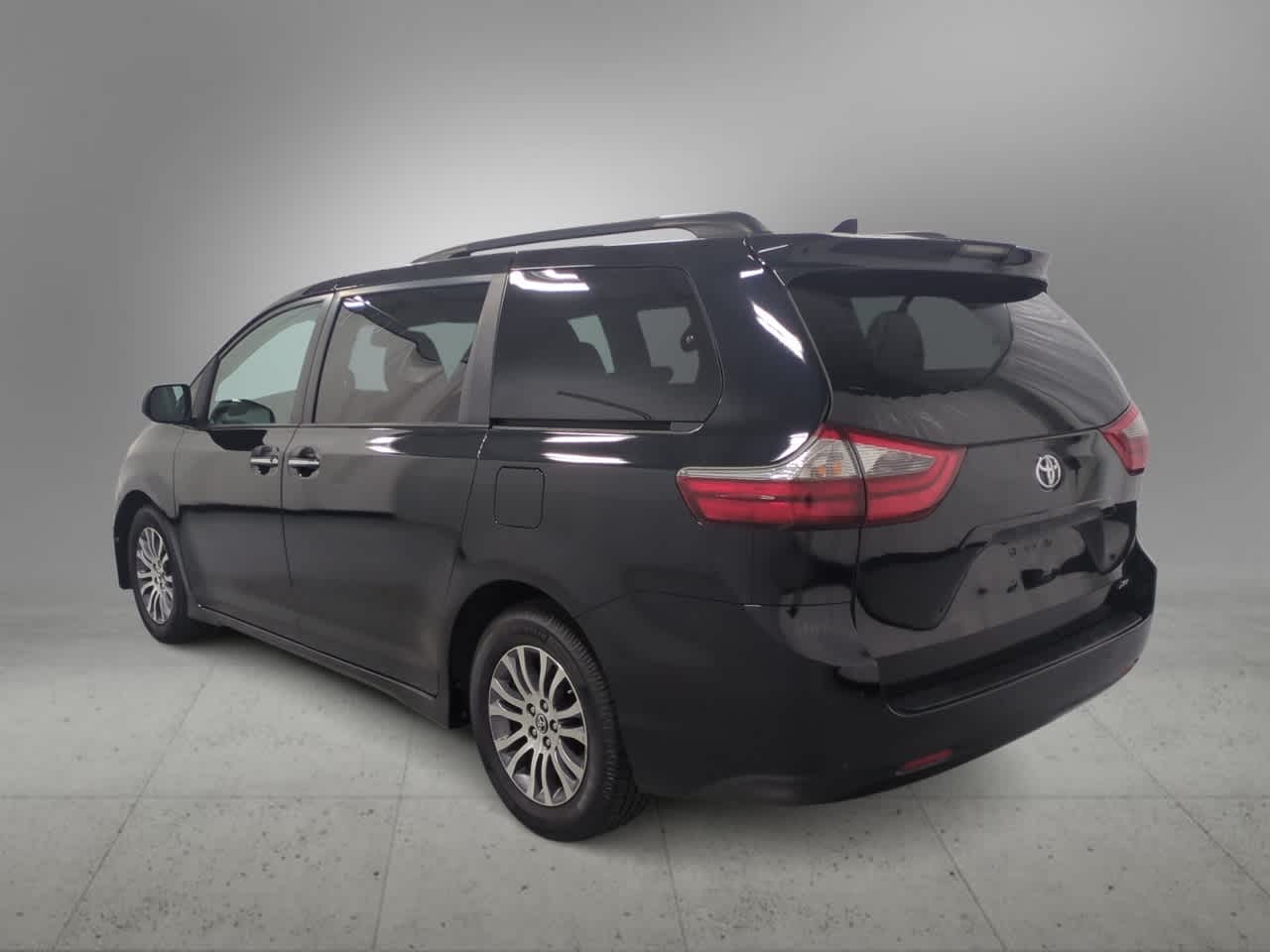 Thumbnail: 2020 Toyota Sienna - 6