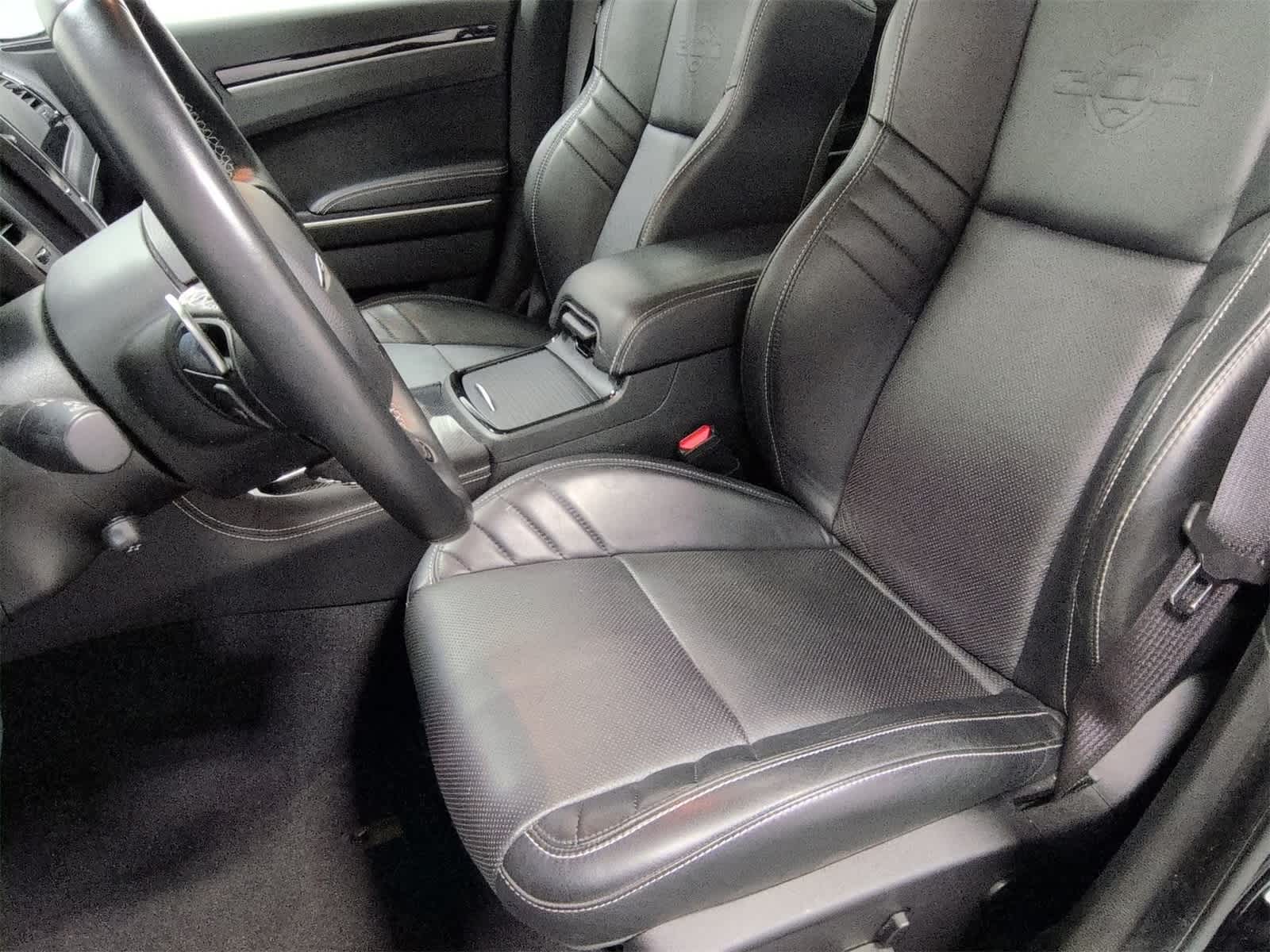 Thumbnail: 2023 Chrysler 300 - 17