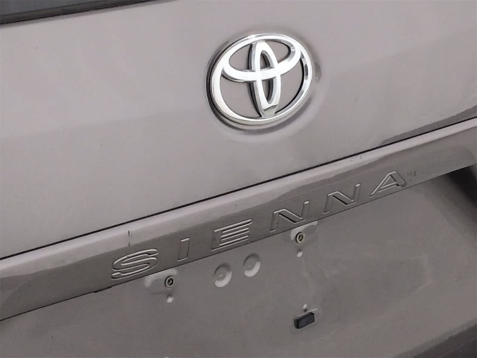 Thumbnail: 2014 Toyota Sienna - 13