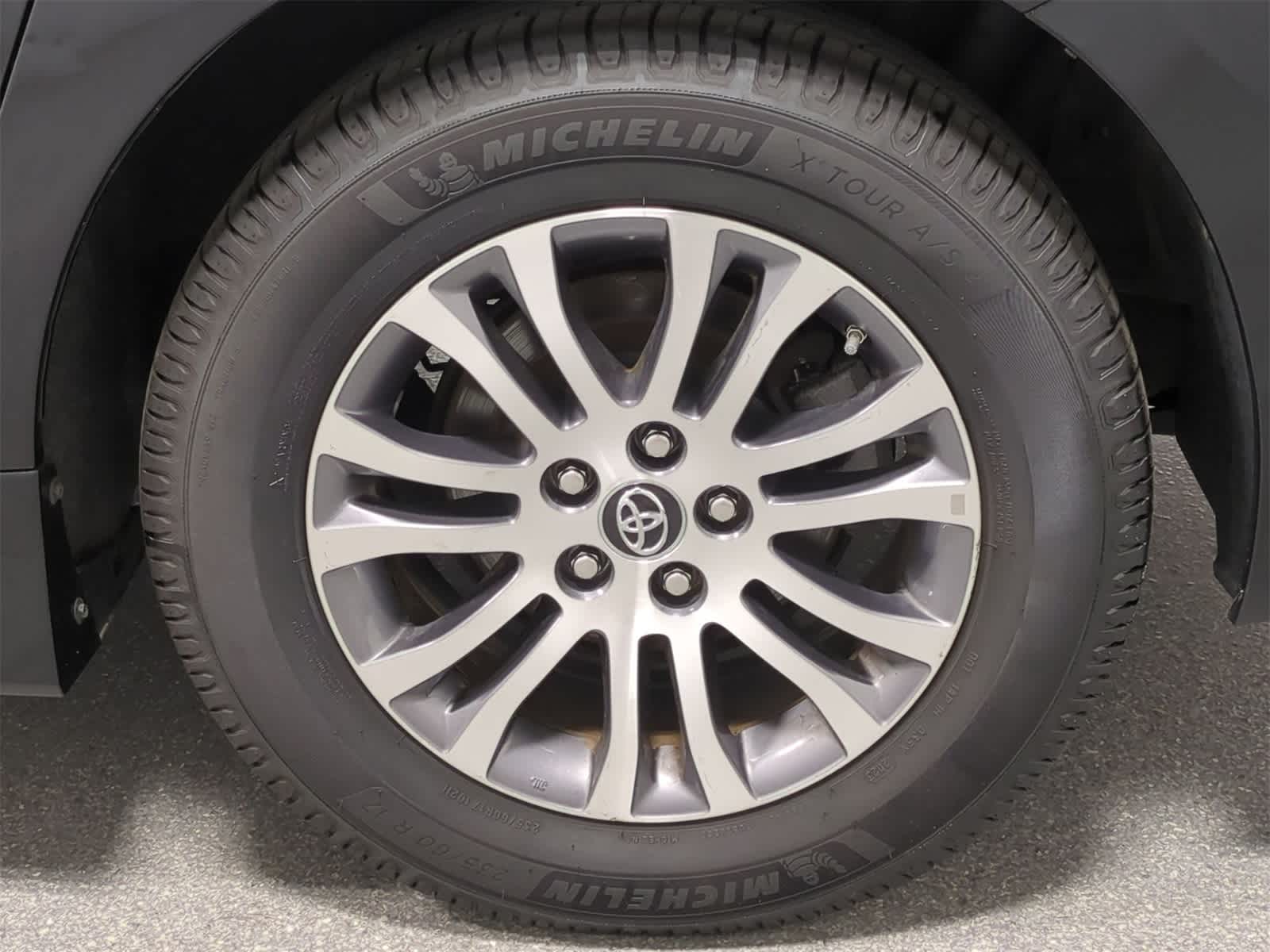 Thumbnail: 2020 Toyota Sienna - 14