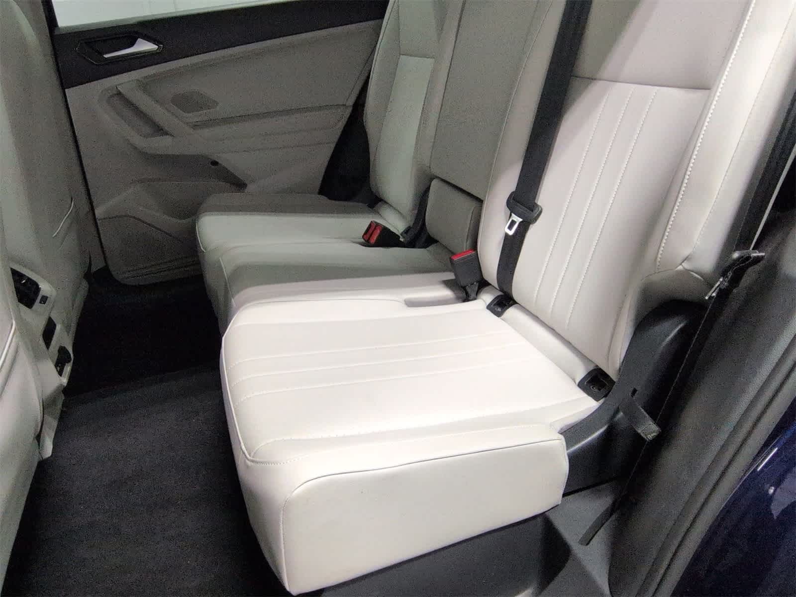 Thumbnail: 2022 Volkswagen Tiguan - 20