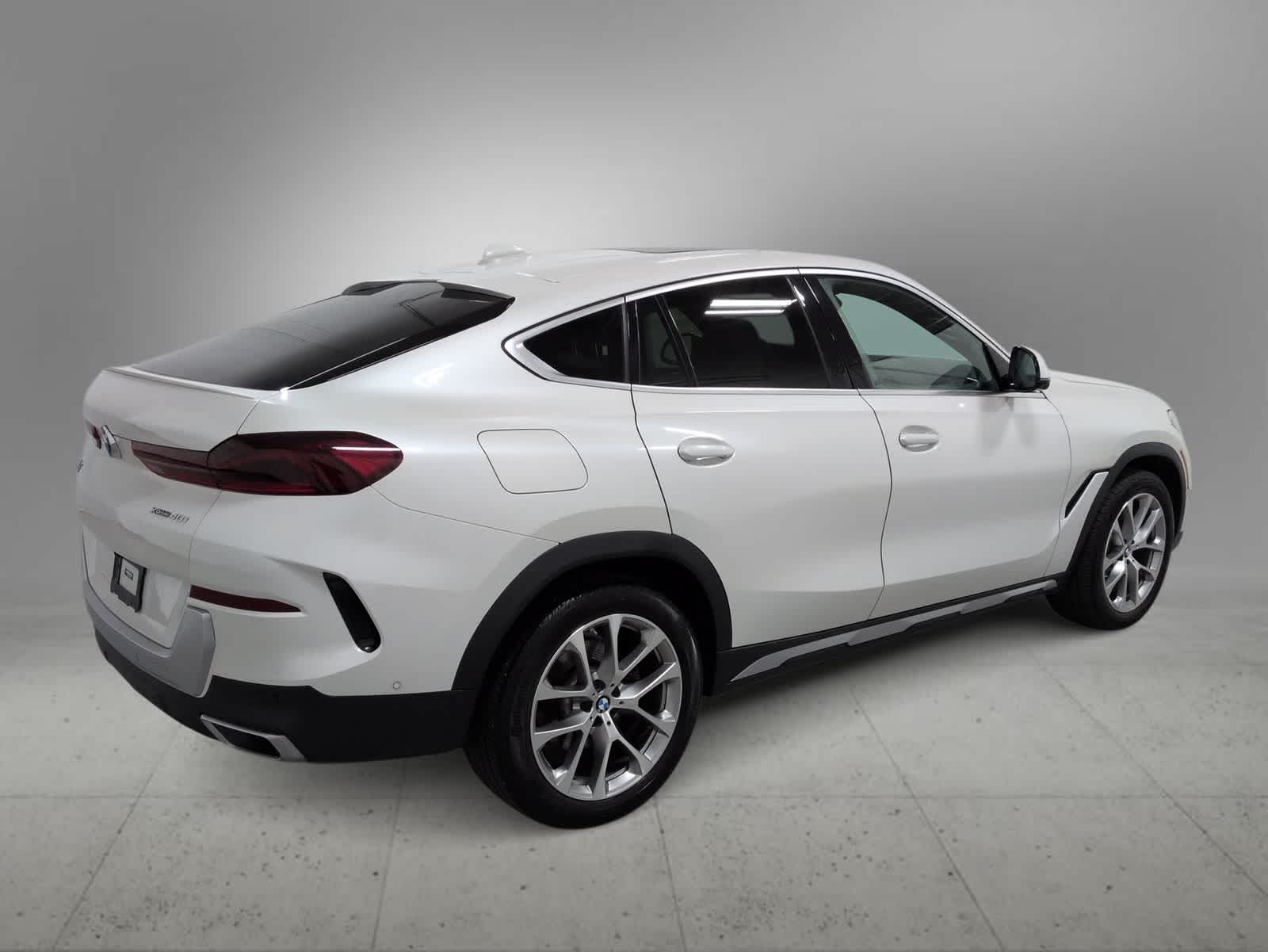 Thumbnail: 2022 BMW X6 - 8