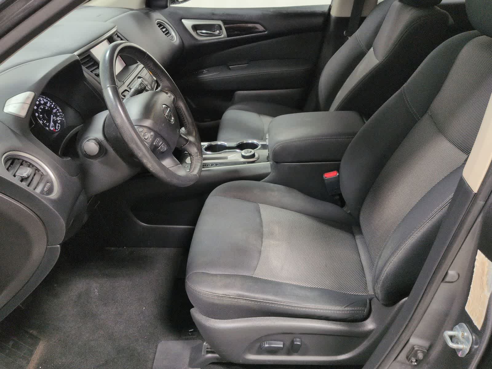 Thumbnail: 2017 Nissan Pathfinder - 17