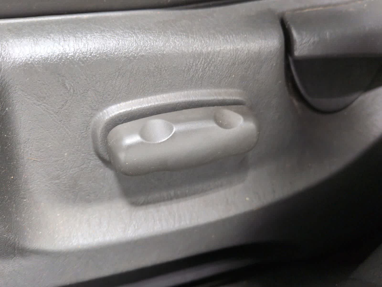 Thumbnail: 2005 Mazda Tribute - 18