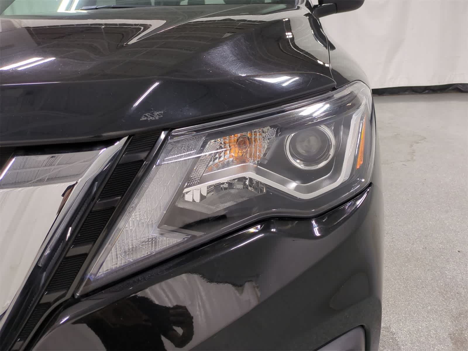 Thumbnail: 2017 Nissan Pathfinder - 11